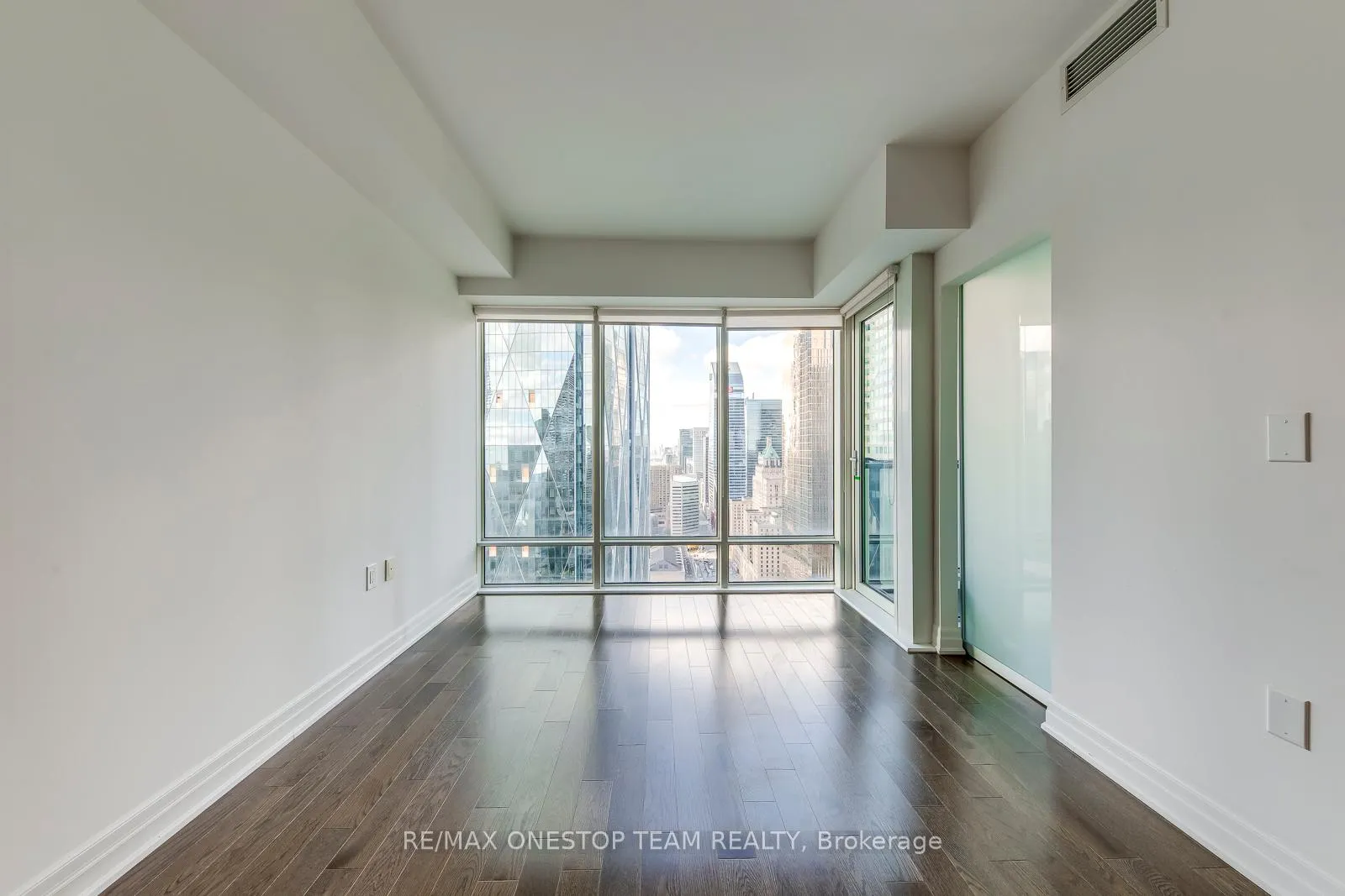 Photo 10 of Unit 3703, 8 The Esplanade, Toronto, Waterfront Communities — HOMEH