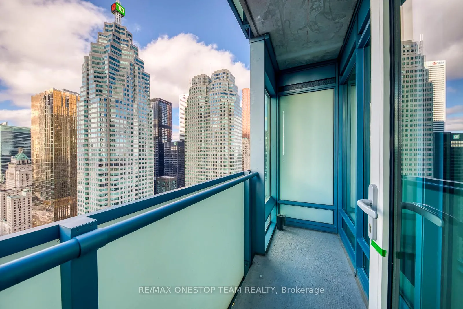 Photo 11 of Unit 3703, 8 The Esplanade, Toronto, Waterfront Communities — HOMEH