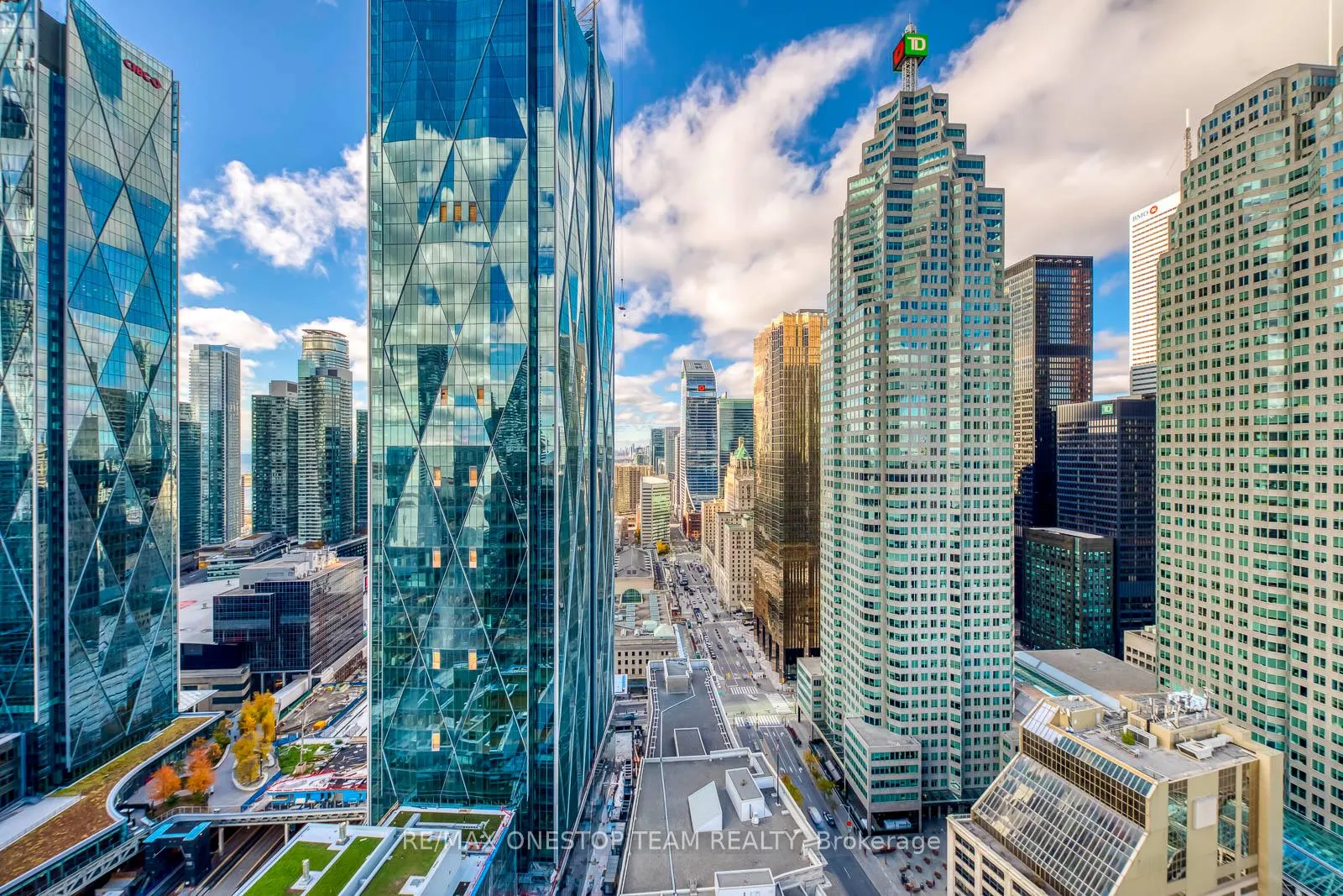 Photo 12 of Unit 3703, 8 The Esplanade, Toronto, Waterfront Communities — HOMEH
