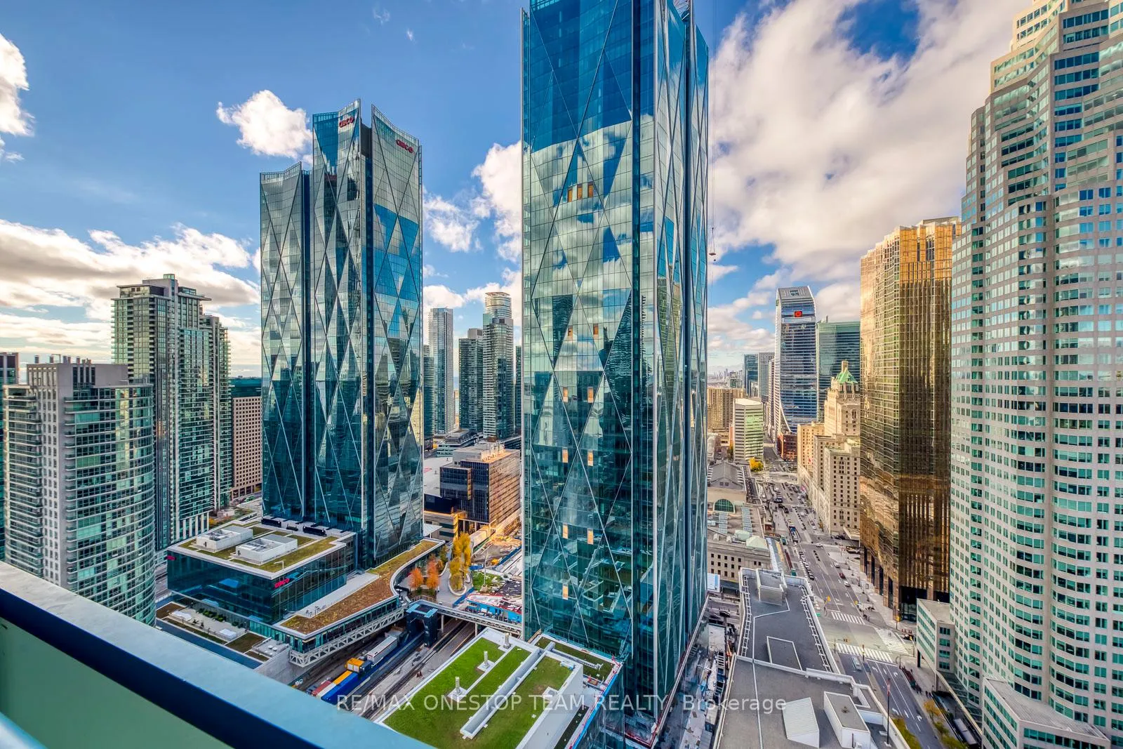 Photo 13 of Unit 3703, 8 The Esplanade, Toronto, Waterfront Communities — HOMEH