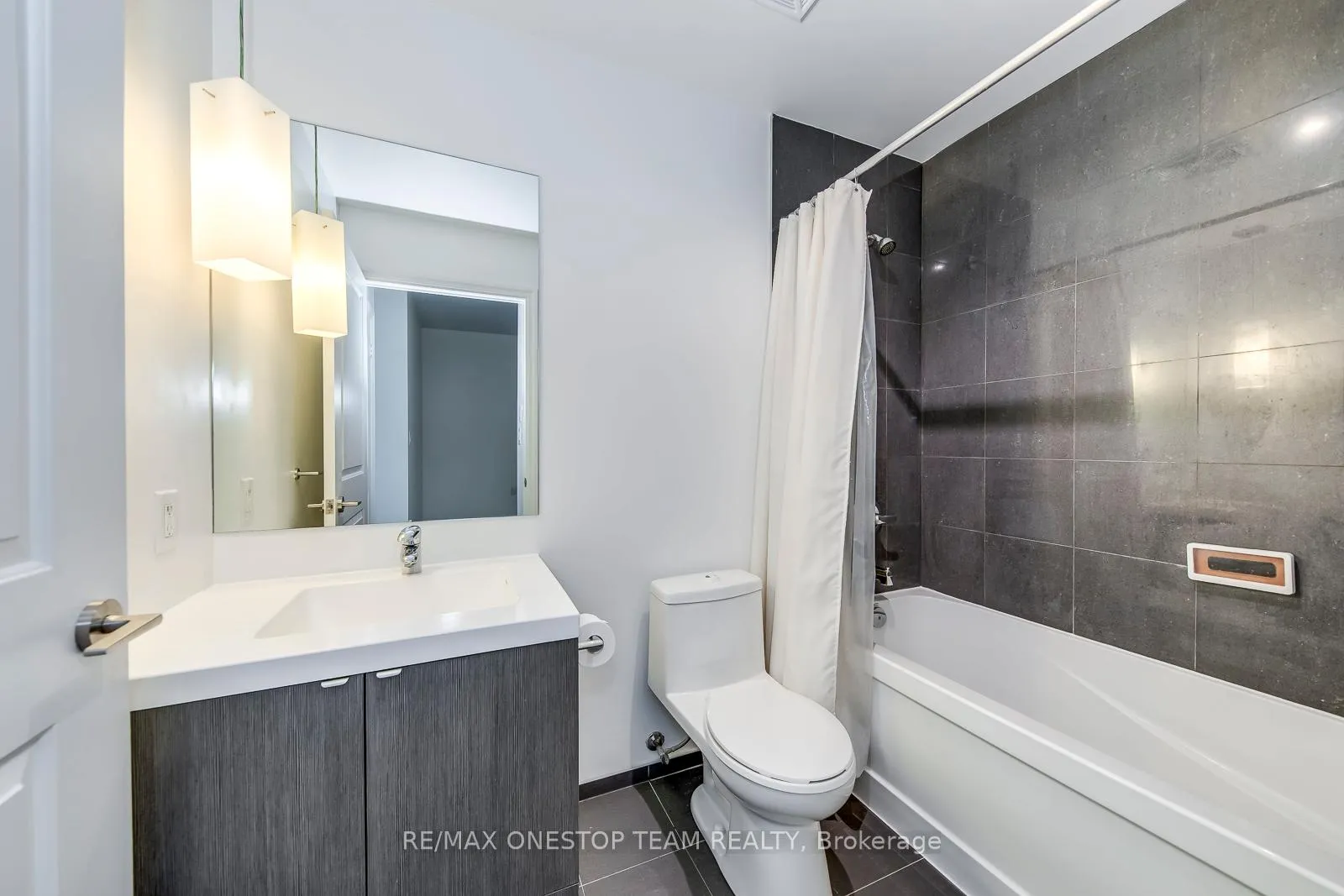 Photo 18 of Unit 3703, 8 The Esplanade, Toronto, Waterfront Communities — HOMEH