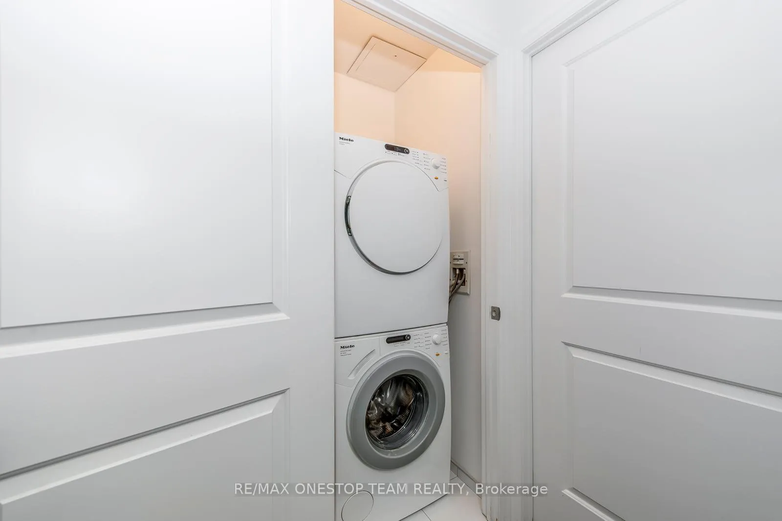 Photo 19 of Unit 3703, 8 The Esplanade, Toronto, Waterfront Communities — HOMEH