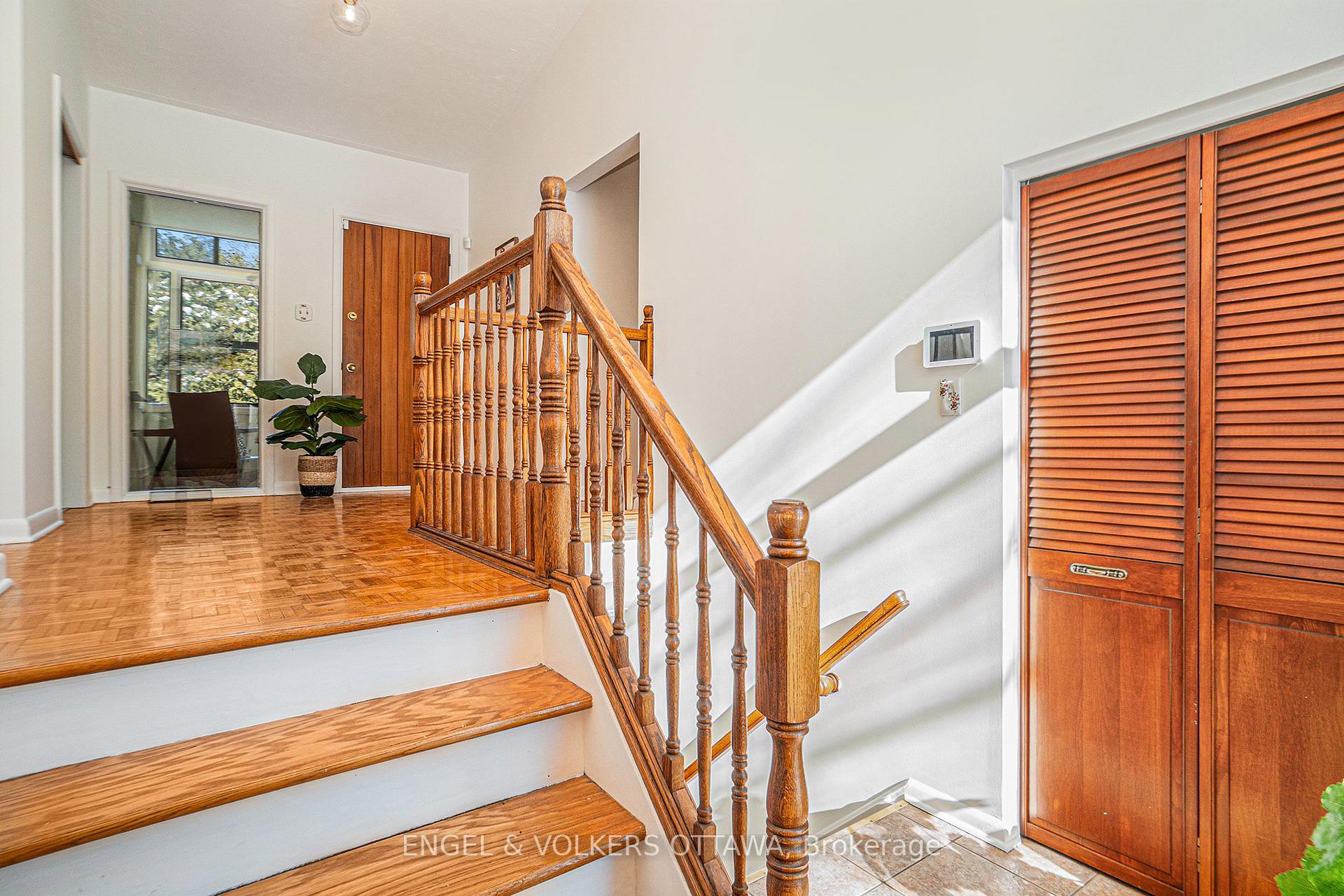 Photo 5 of 5 Deerlane Avenue, Ottawa, Pineglen/Country Place — HOMEH