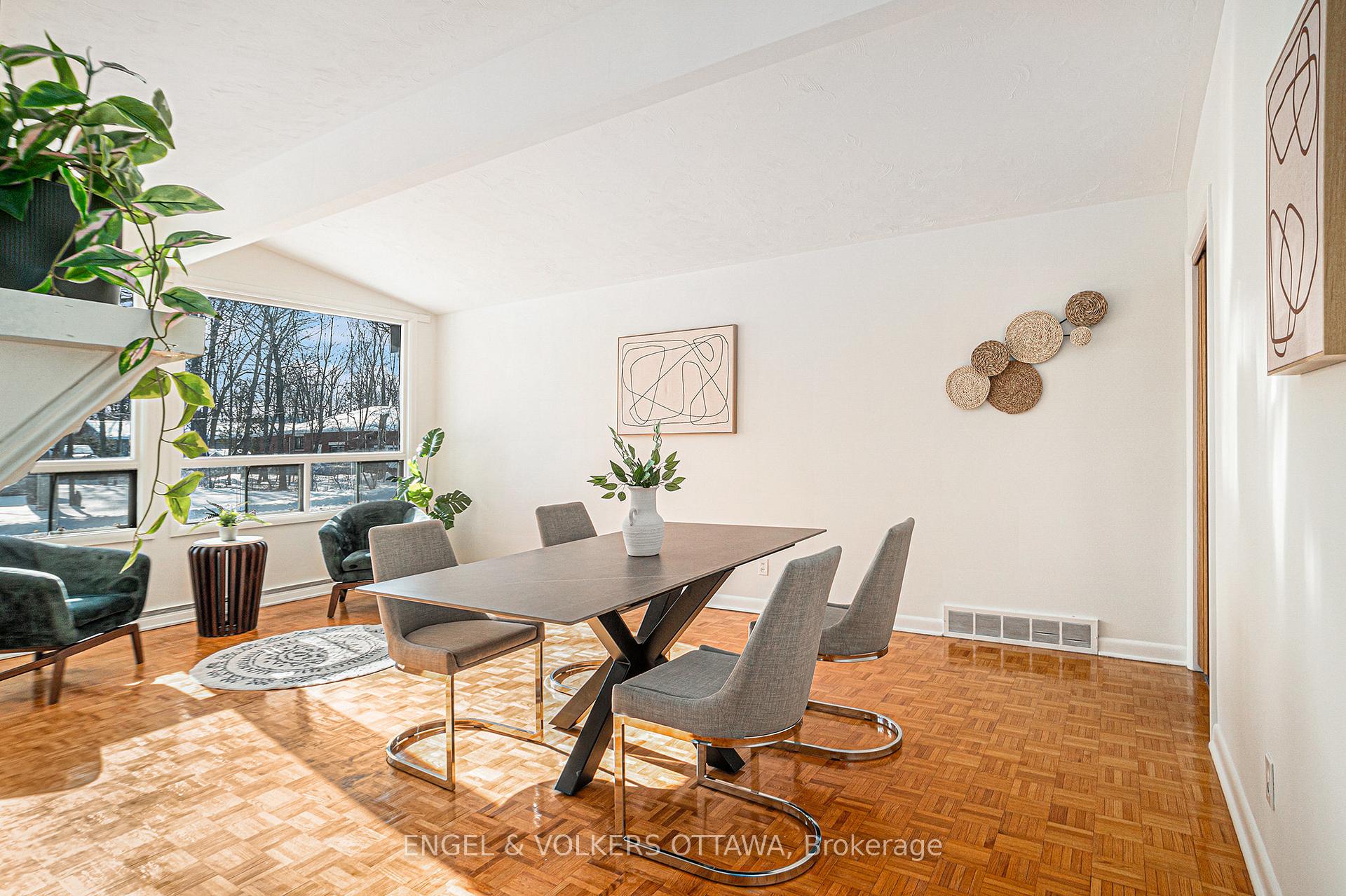 Photo 4 of 5 Deerlane Avenue, Ottawa, Pineglen/Country Place — HOMEH