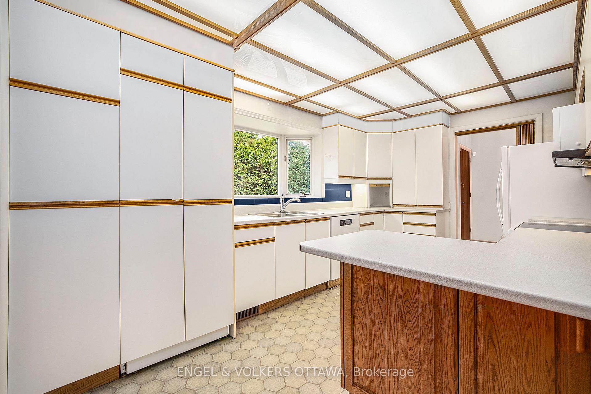 Photo 14 of 5 Deerlane Avenue, Ottawa, Pineglen/Country Place — HOMEH