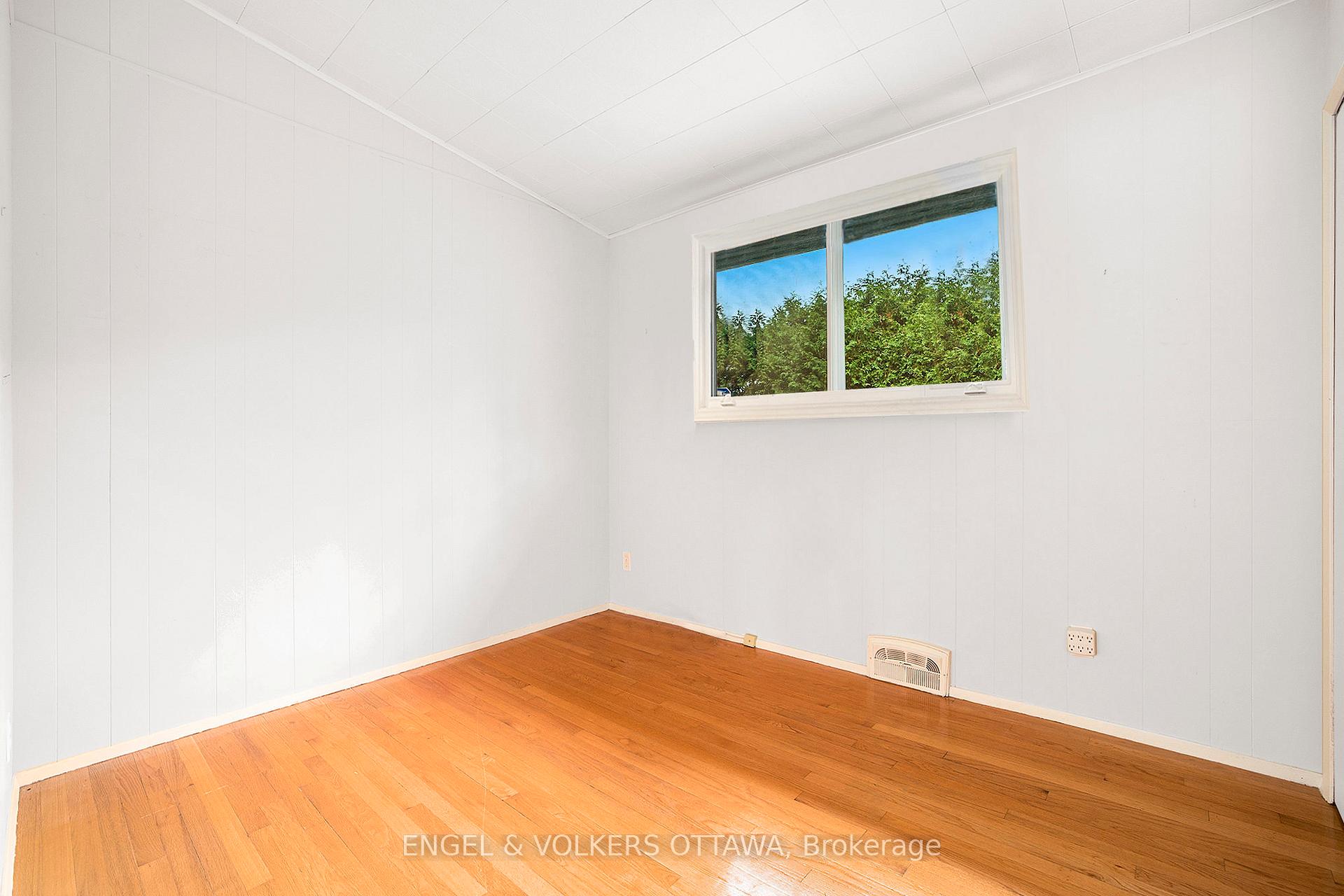 Photo 23 of 5 Deerlane Avenue, Ottawa, Pineglen/Country Place — HOMEH
