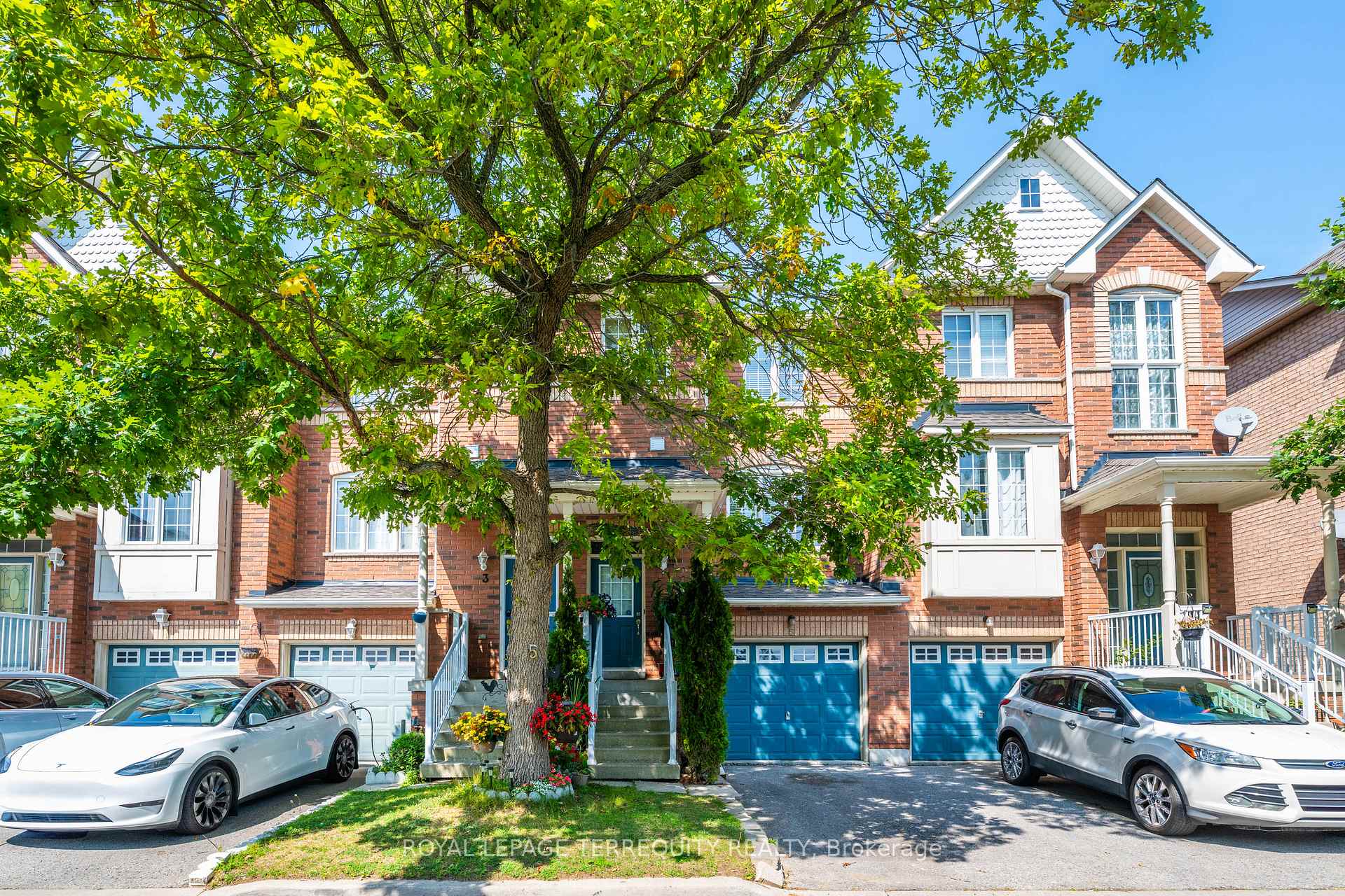 Photo 1 of 5 Collis Lane, Ajax, South East — HOMEH