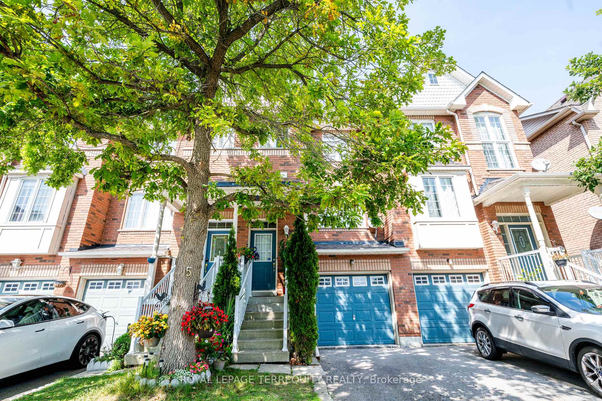 Photo 2 of 5 Collis Lane, Ajax, South East — HOMEH