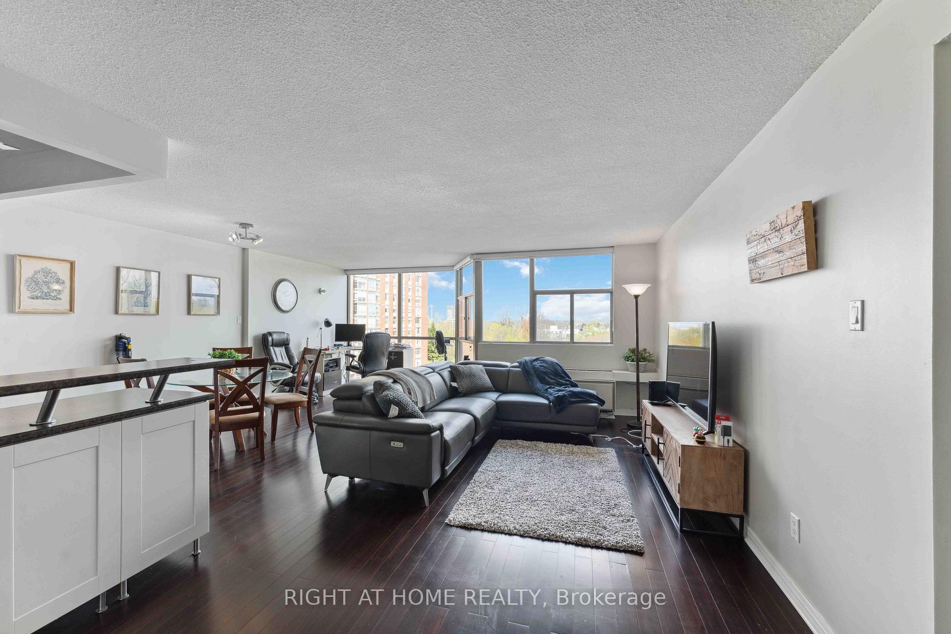 Photo 5 of Unit 502, 2760 Carousel Crescent, Ottawa, Emerald Woods/Sawmill Creek — HOMEH