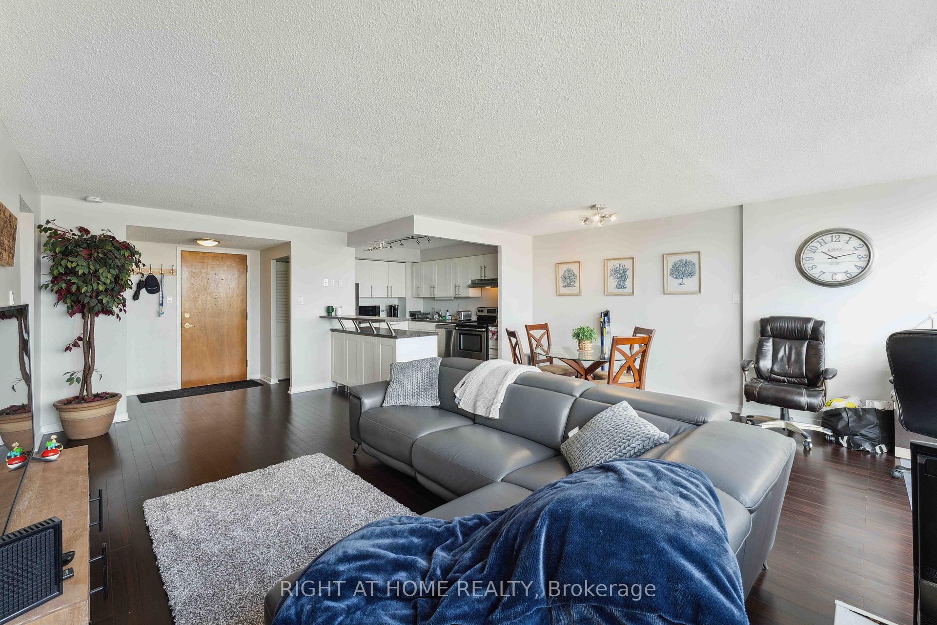 Photo 8 of Unit 502, 2760 Carousel Crescent, Ottawa, Emerald Woods/Sawmill Creek — HOMEH