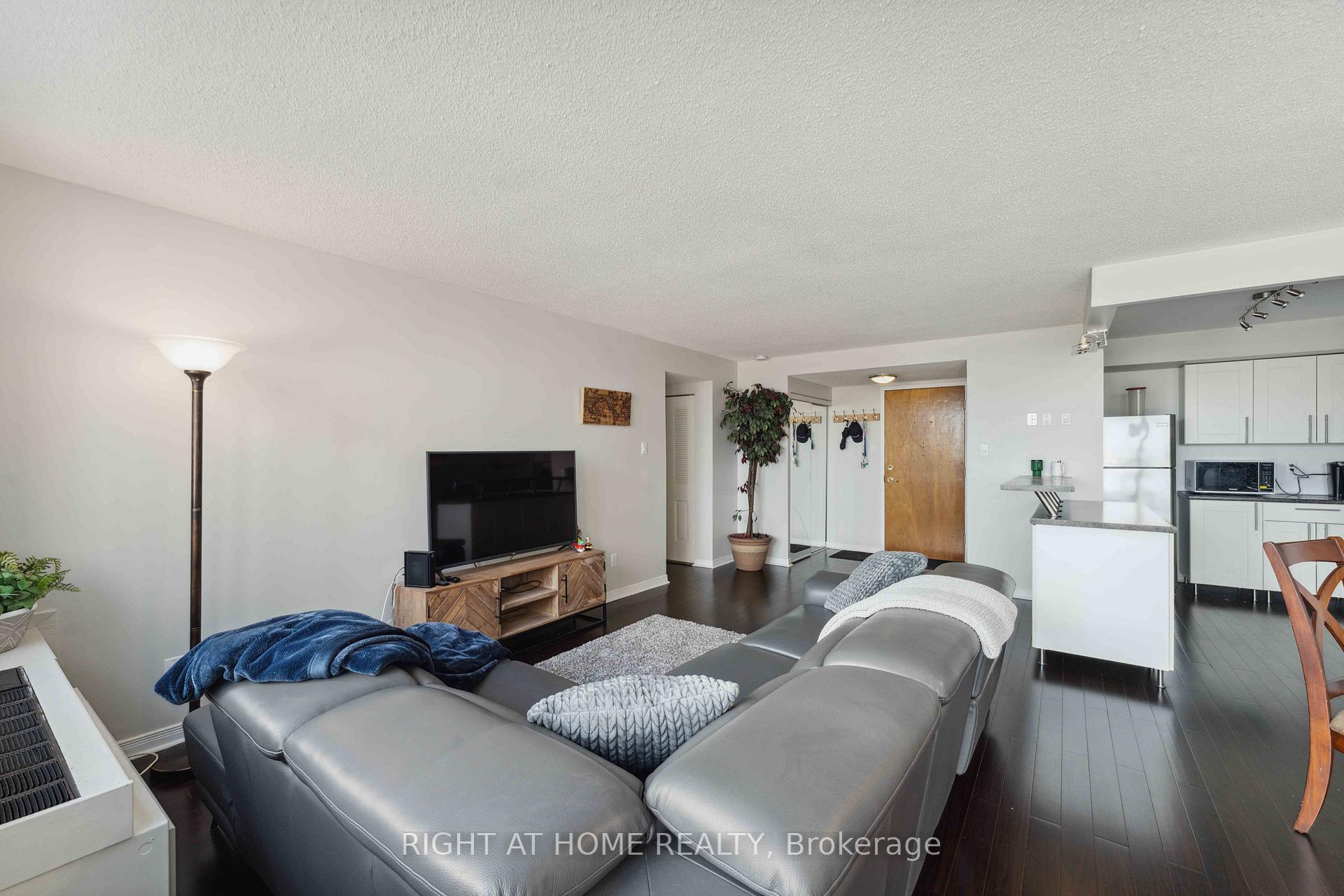 Photo 9 of Unit 502, 2760 Carousel Crescent, Ottawa, Emerald Woods/Sawmill Creek — HOMEH