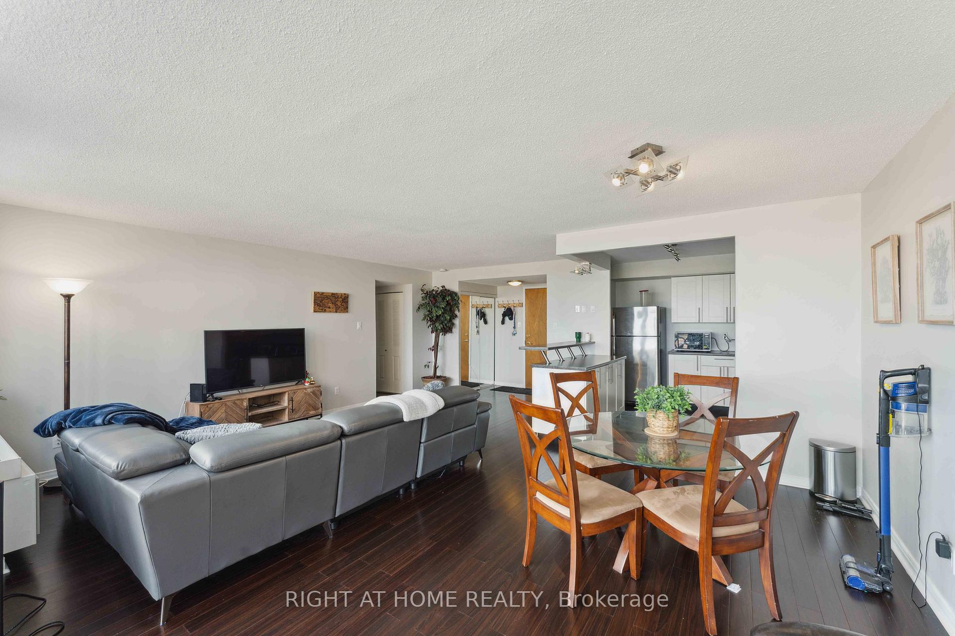Photo 10 of Unit 502, 2760 Carousel Crescent, Ottawa, Emerald Woods/Sawmill Creek — HOMEH