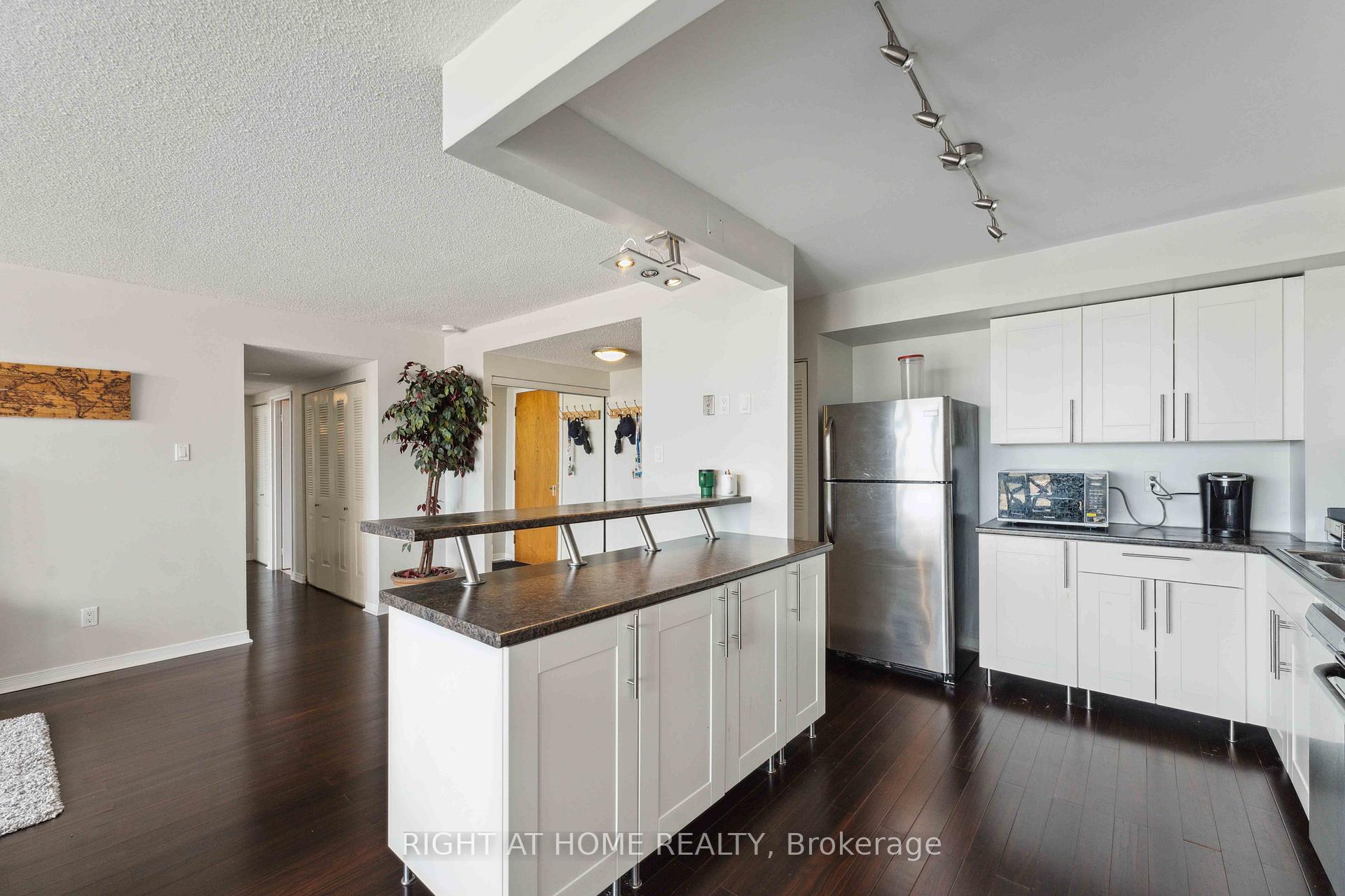 Photo 11 of Unit 502, 2760 Carousel Crescent, Ottawa, Emerald Woods/Sawmill Creek — HOMEH