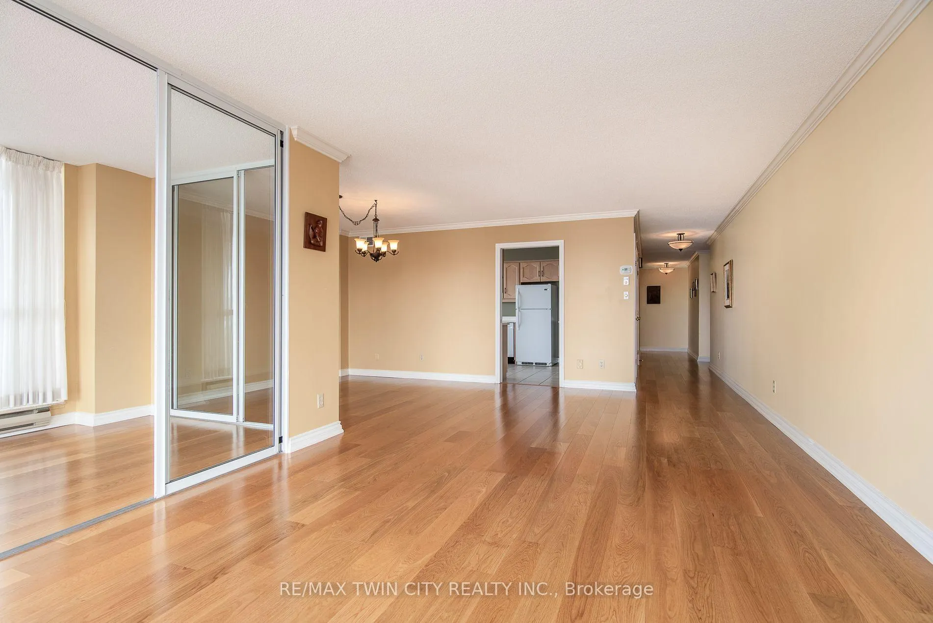 Photo 9 of Unit 504, 2 Lancaster Street E, Kitchener — HOMEH