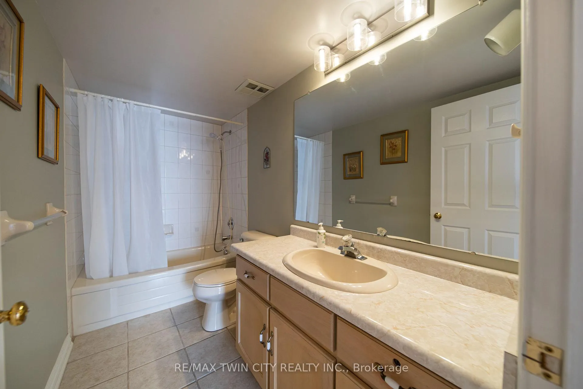 Photo 20 of Unit 504, 2 Lancaster Street E, Kitchener — HOMEH