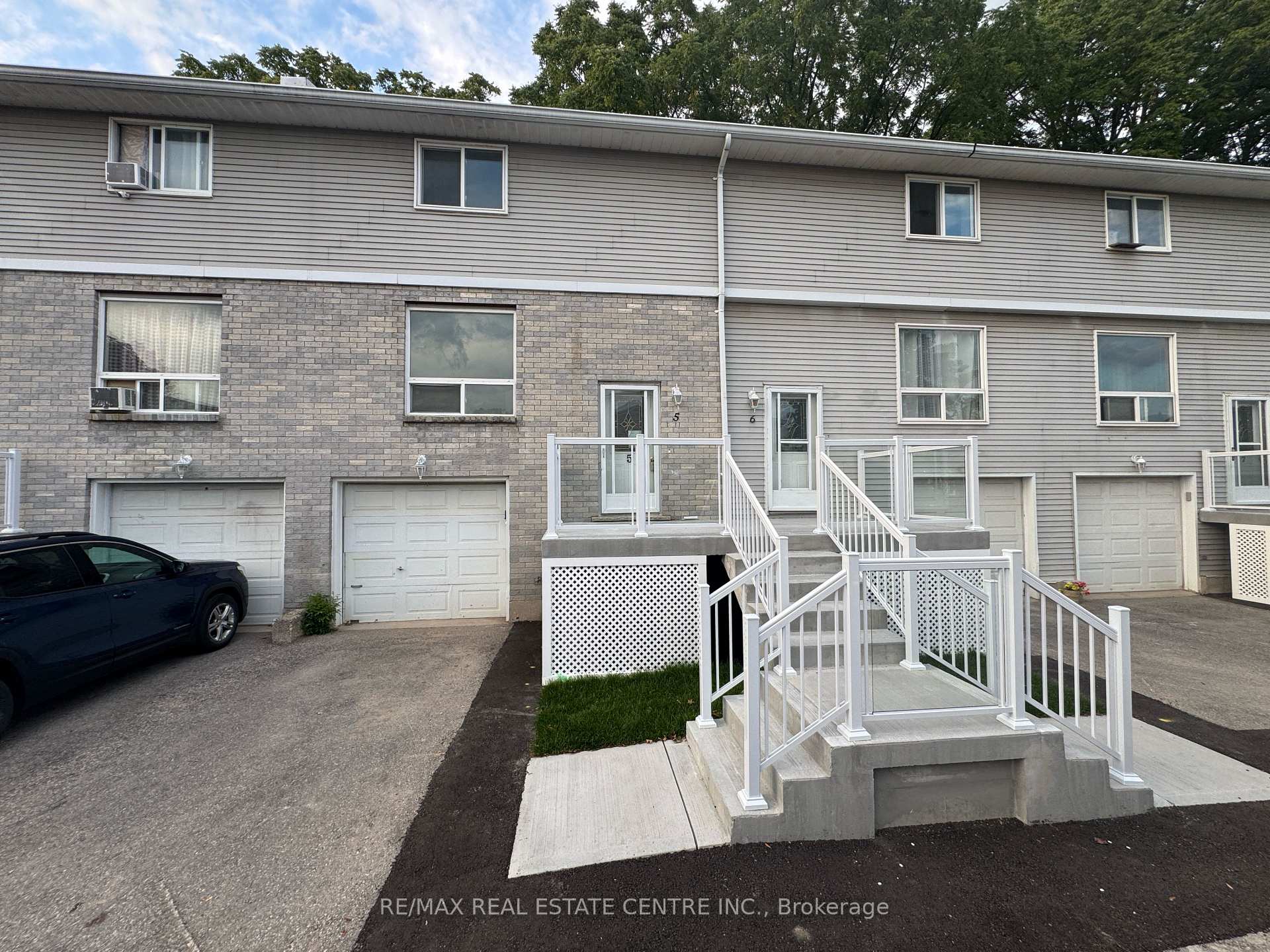 Front of Unit 5, 648 Doon Village Road