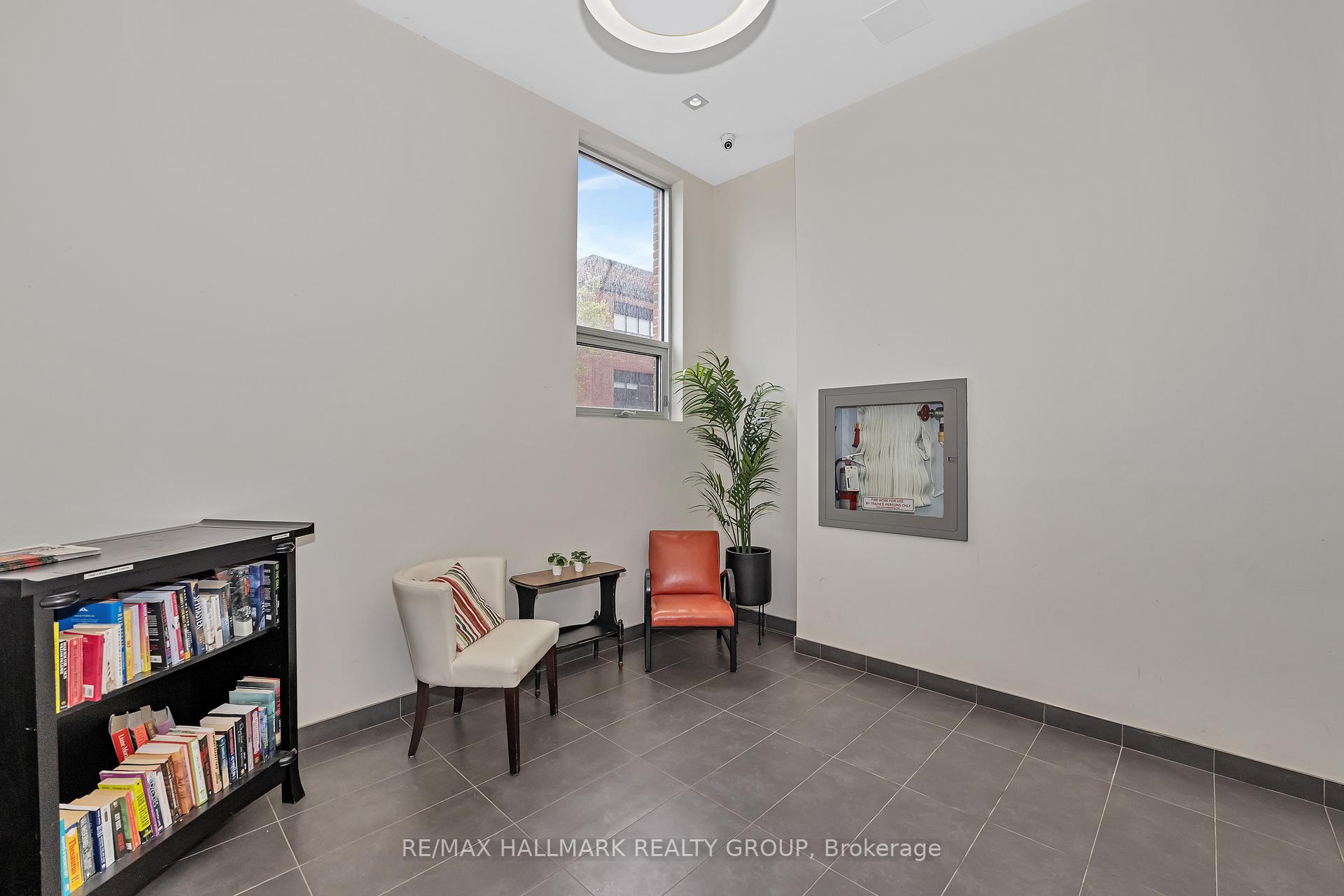 Photo 3 of Unit 201, 390 Booth Street, Ottawa, West Centre Town — HOMEH