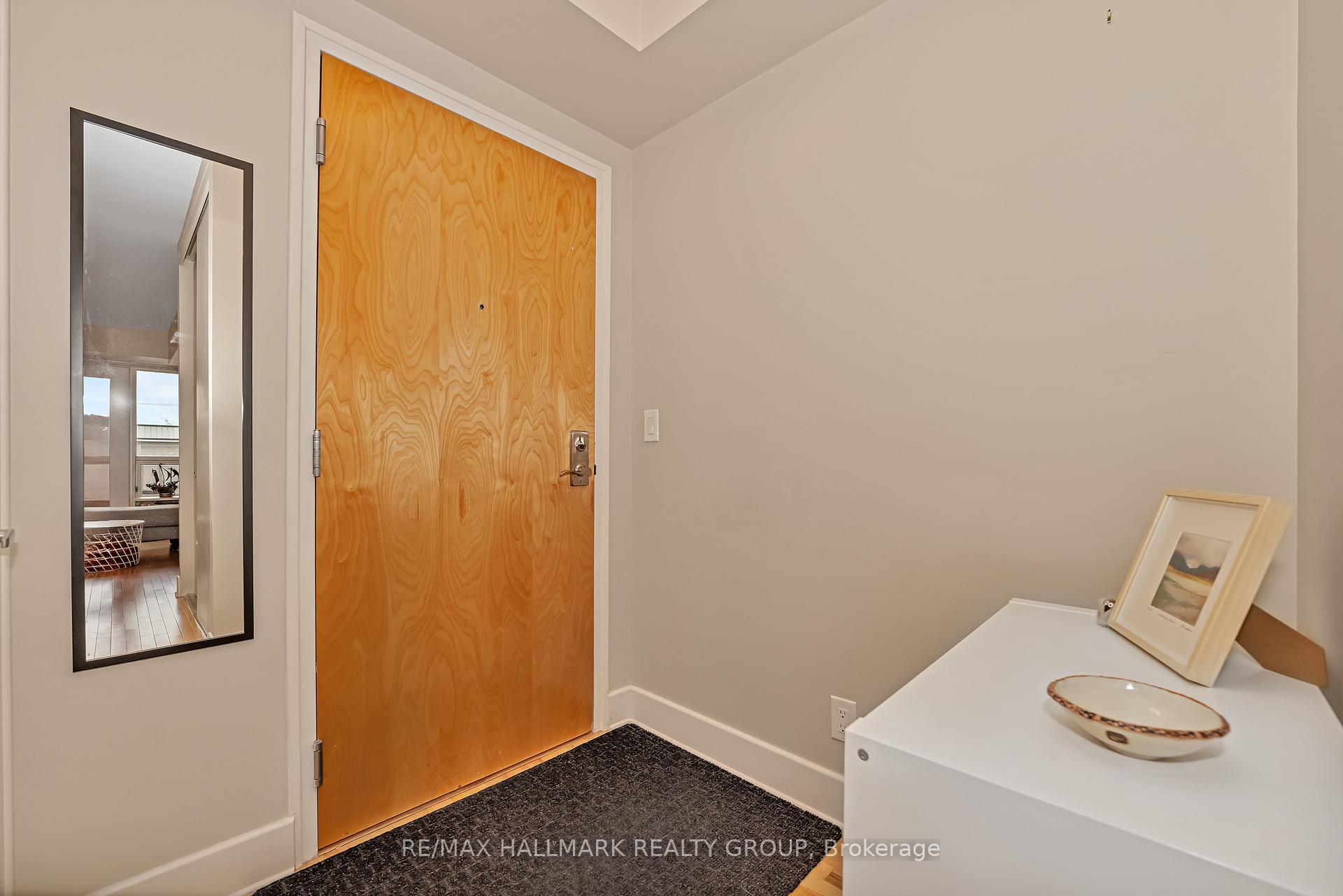 Photo 5 of Unit 201, 390 Booth Street, Ottawa, West Centre Town — HOMEH