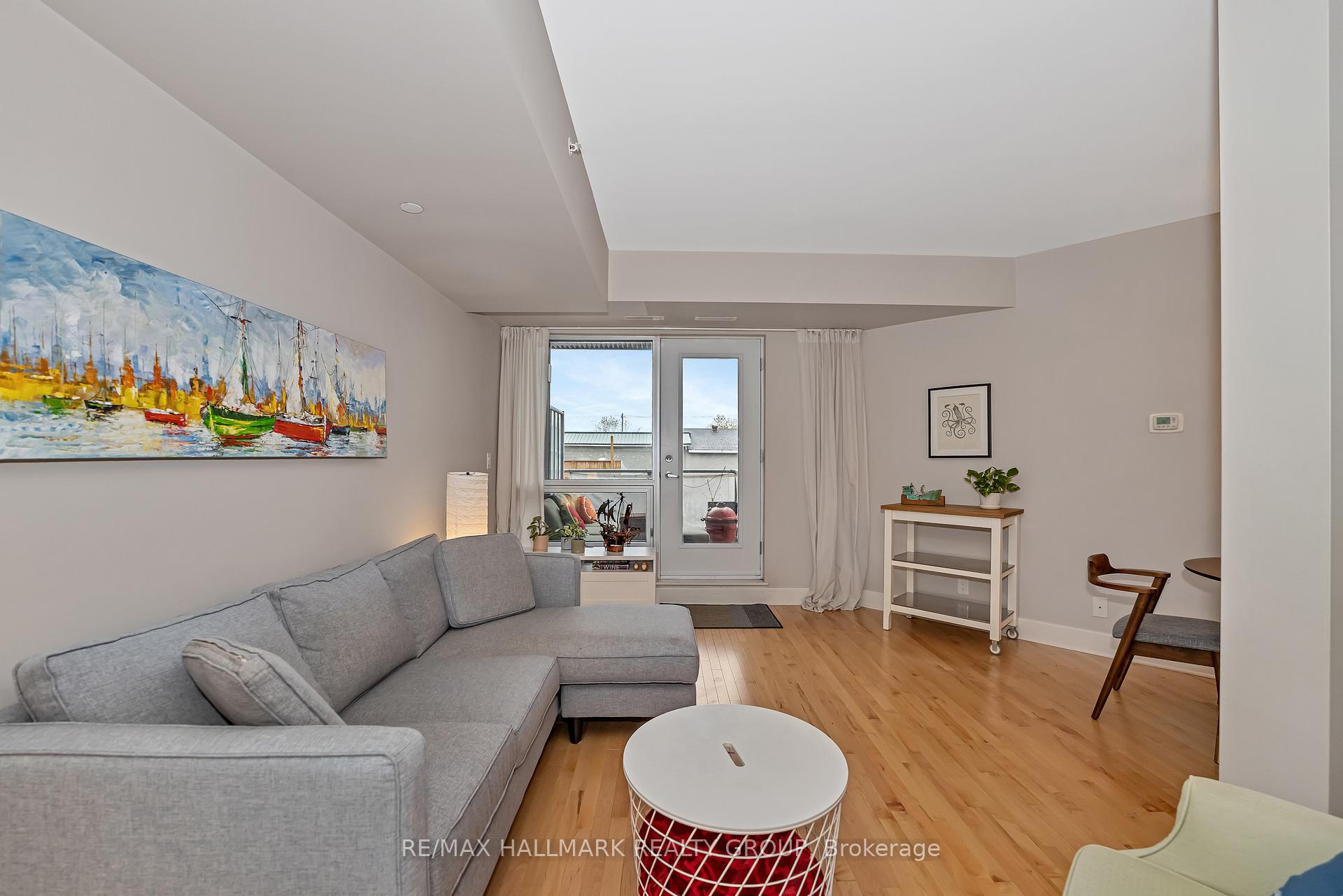 Photo 6 of Unit 201, 390 Booth Street, Ottawa, West Centre Town — HOMEH