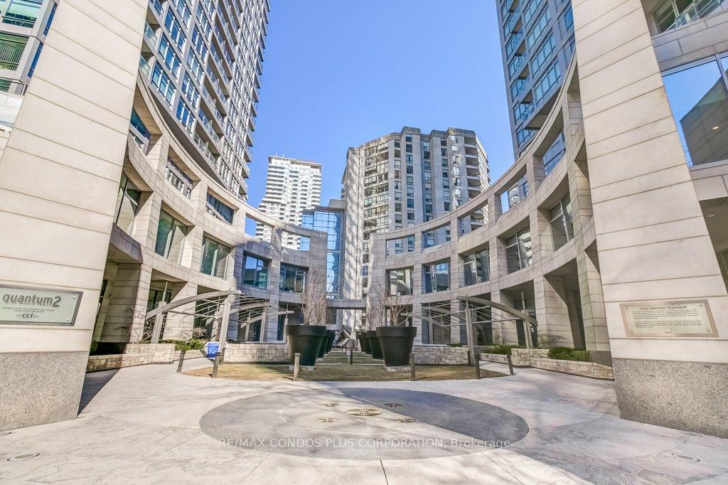 Front of Unit 3010, 2191 Yonge Street