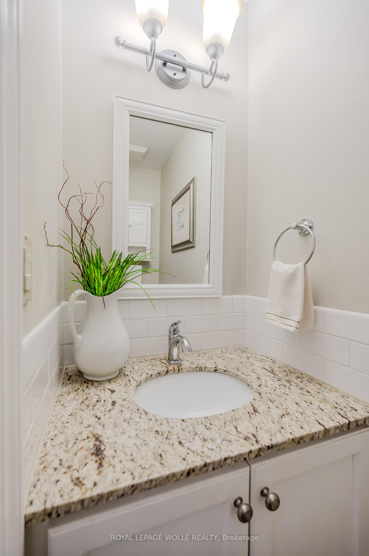 Photo 11 of Unit 33, 25 Upper Canada Drive, Kitchener — HOMEH
