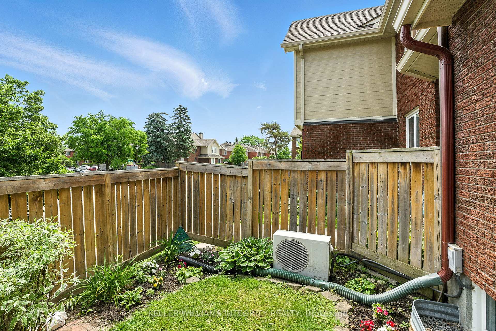 Photo 3 of Unit 203, 1750 Marsala Crescent, Ottawa, Fallingbrook/Pineridge — HOMEH