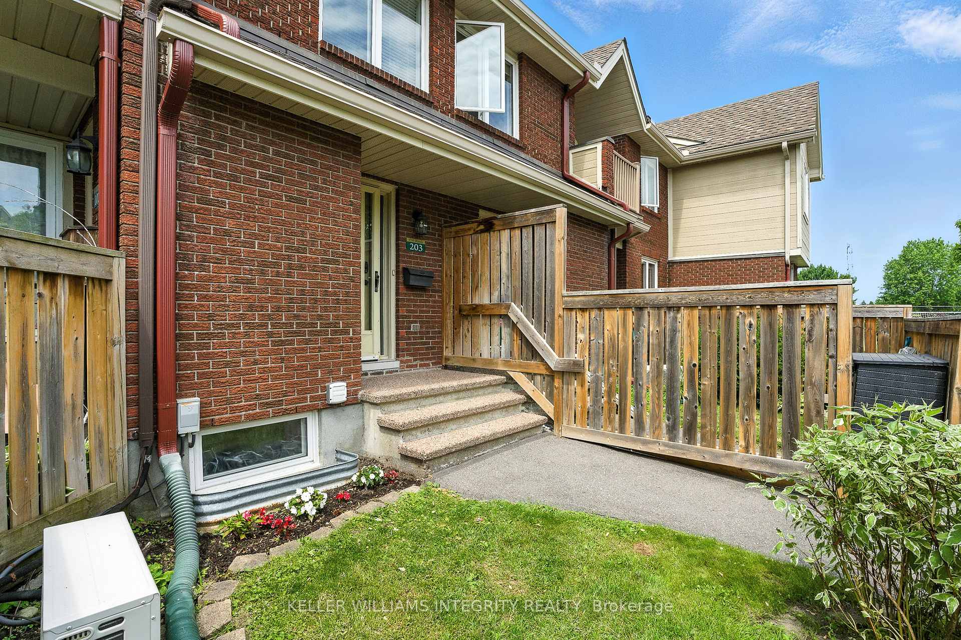 Photo 4 of Unit 203, 1750 Marsala Crescent, Ottawa, Fallingbrook/Pineridge — HOMEH