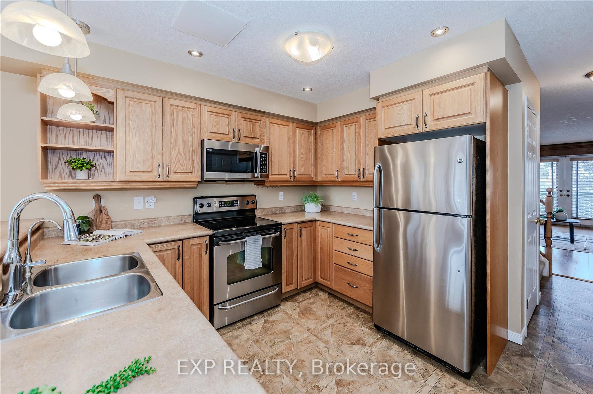 Photo 8 of Unit 21A, 50 Howe Drive, Kitchener, Laurentian Hills — HOMEH