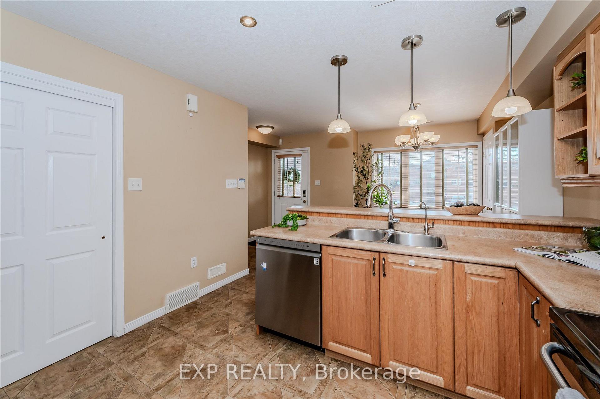 Photo 9 of Unit 21A, 50 Howe Drive, Kitchener, Laurentian Hills — HOMEH