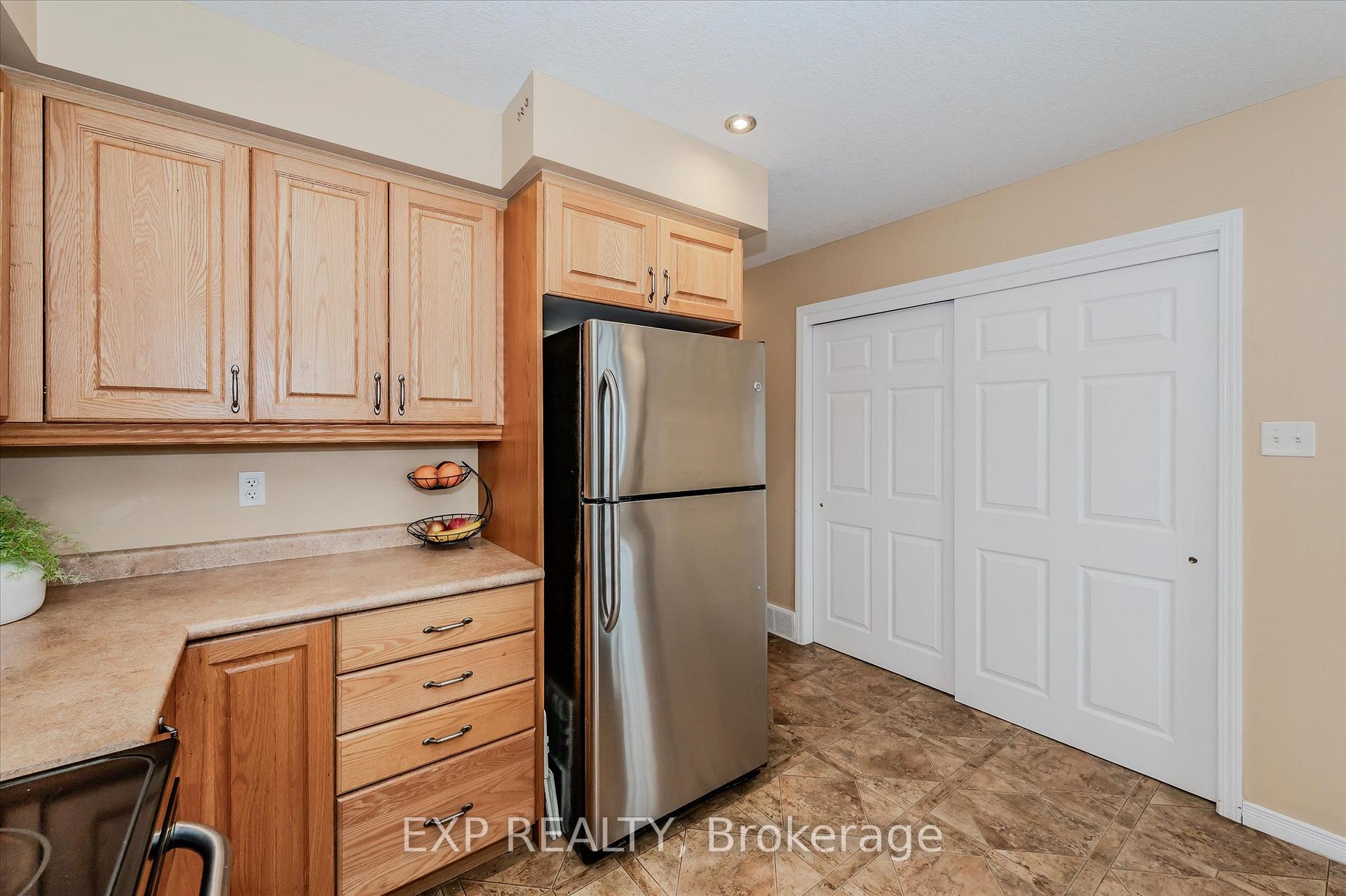 Photo 10 of Unit 21A, 50 Howe Drive, Kitchener, Laurentian Hills — HOMEH