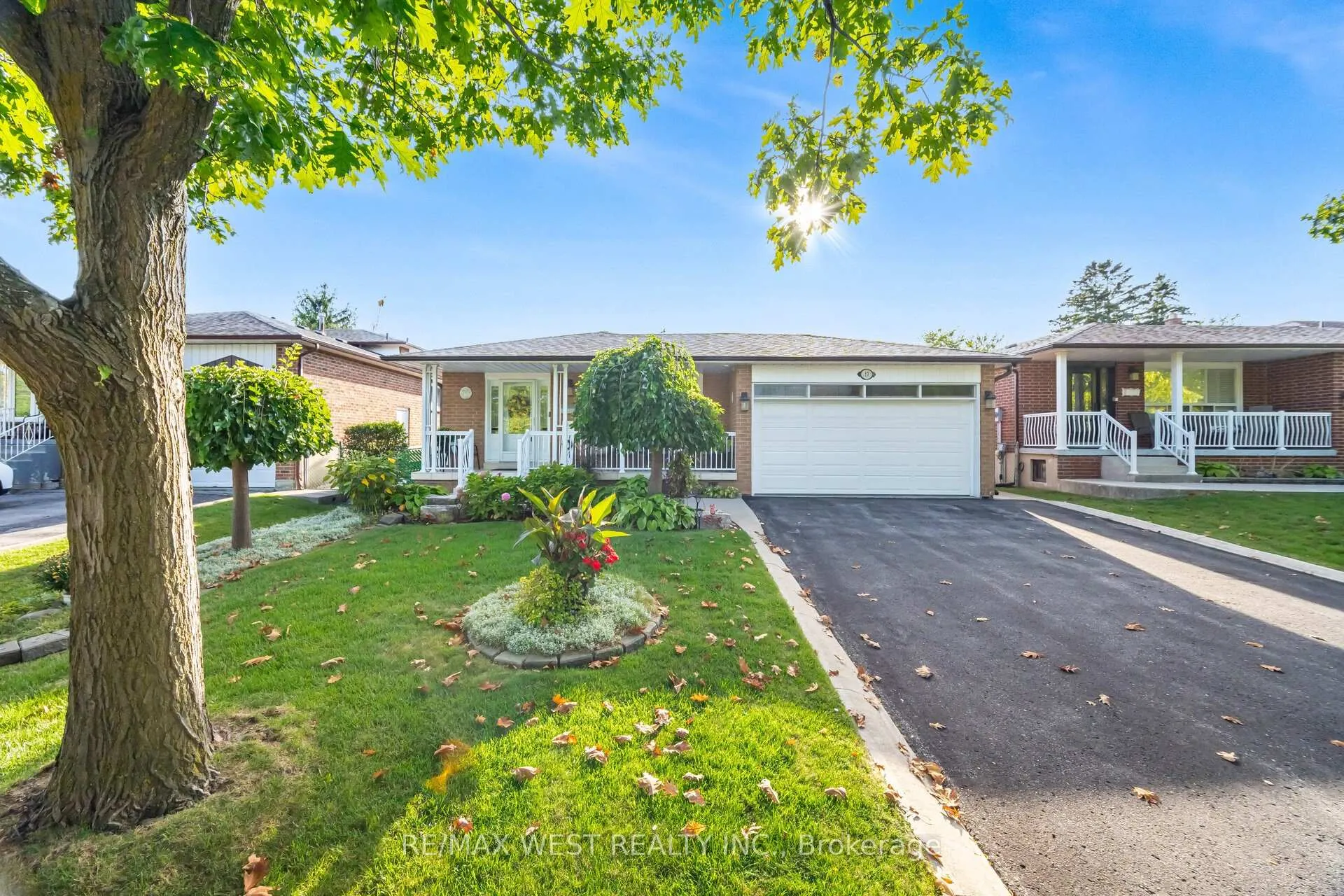 Photo 1 of 17 Malcolm Crescent, Brampton, Central Park — HOMEH