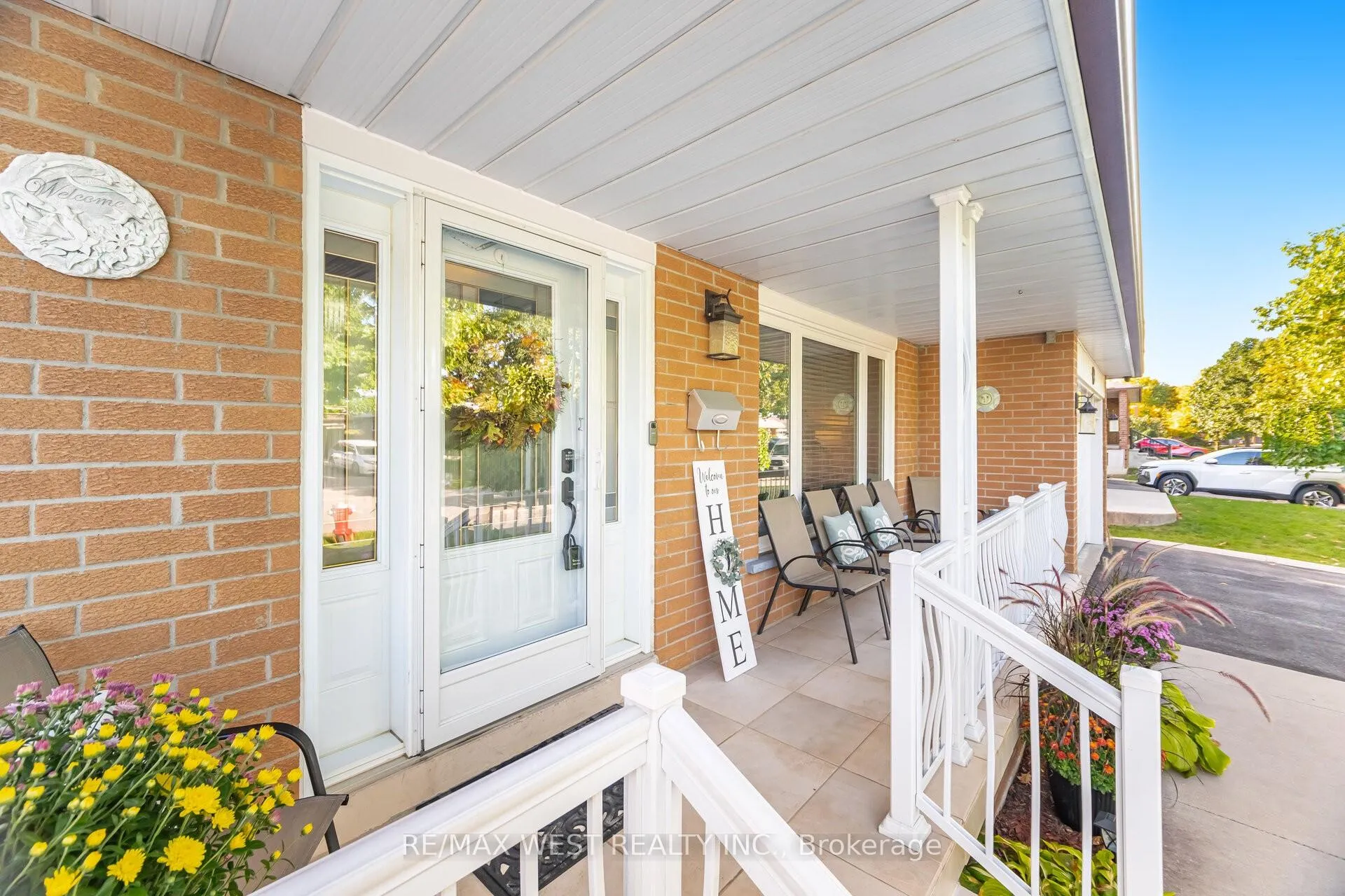 Photo 3 of 17 Malcolm Crescent, Brampton, Central Park — HOMEH