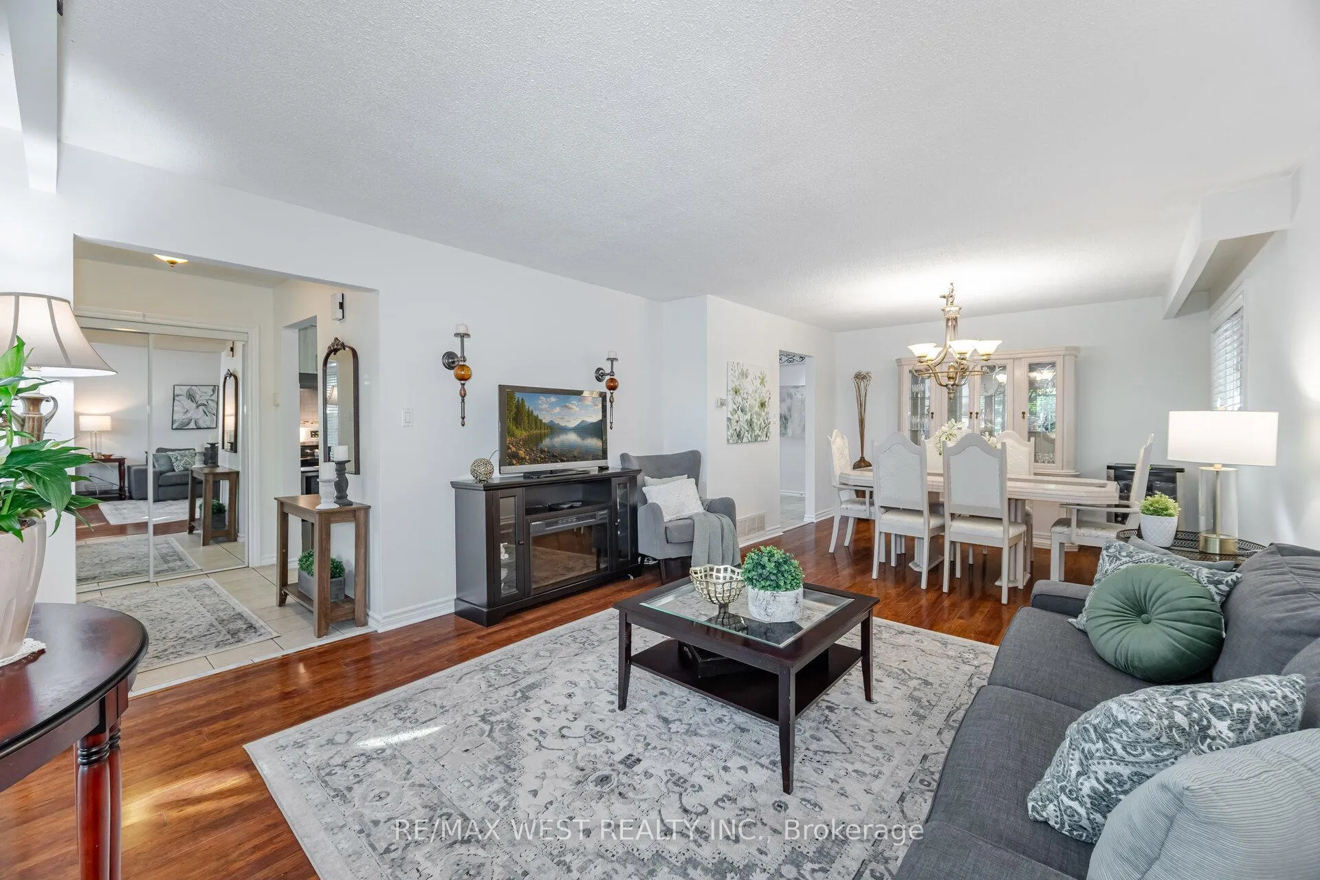 Photo 6 of 17 Malcolm Crescent, Brampton, Central Park — HOMEH