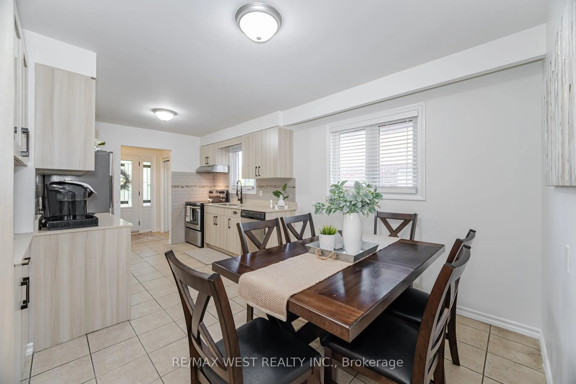Photo 11 of 17 Malcolm Crescent, Brampton, Central Park — HOMEH