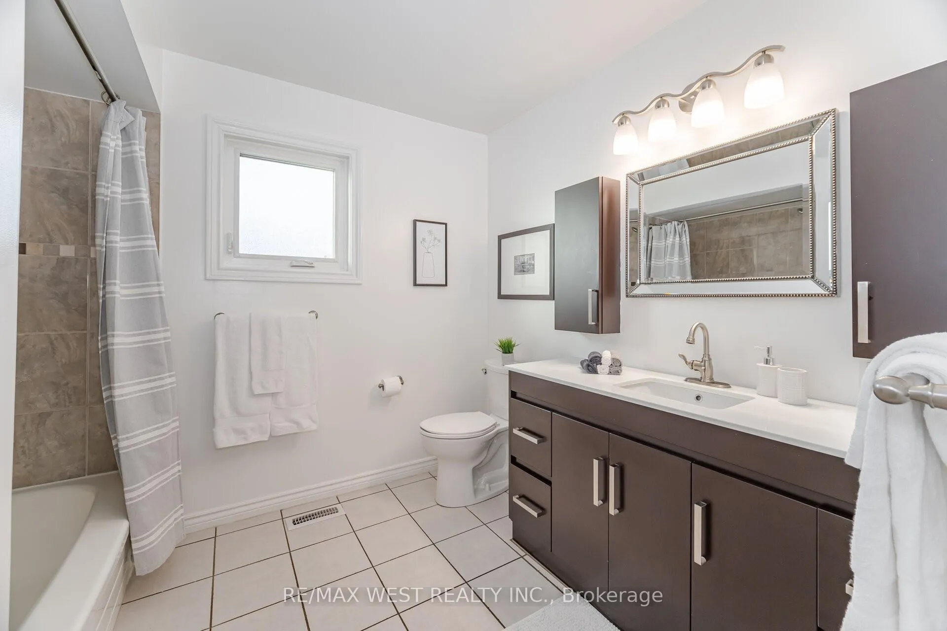 Photo 21 of 17 Malcolm Crescent, Brampton, Central Park — HOMEH