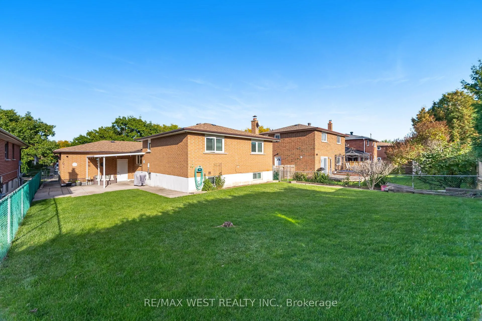Photo 36 of 17 Malcolm Crescent, Brampton, Central Park — HOMEH