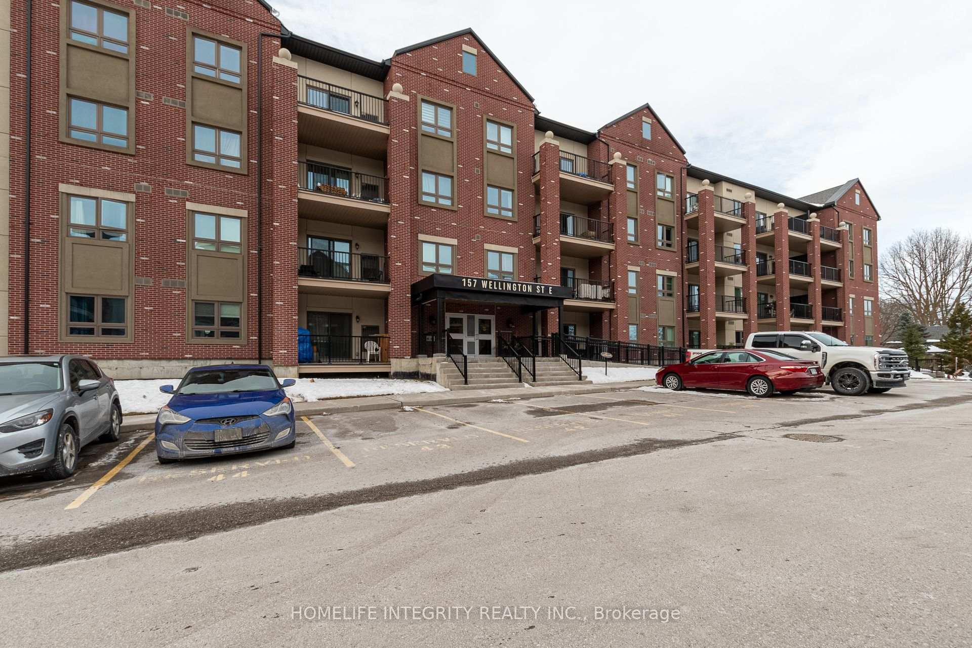Front of Unit 109, 157 Wellington Street E
