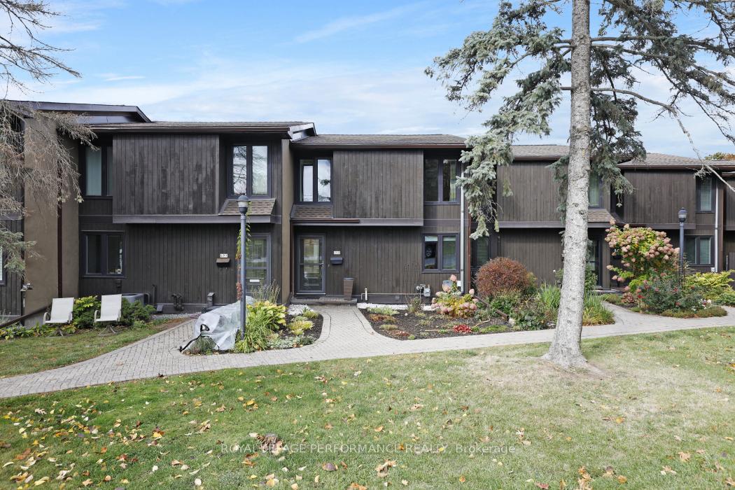 Front of 695 Richmond Road