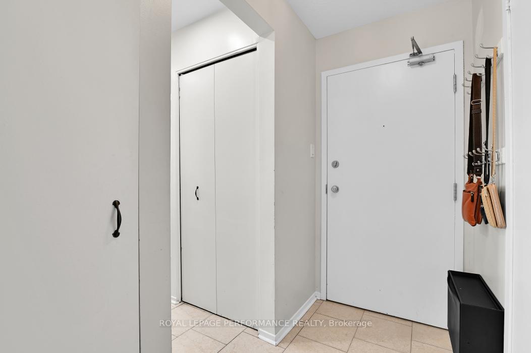 Photo 2 of Unit 409, 250 Brittany Drive, Ottawa, Viscount Alexander Park — HOMEH