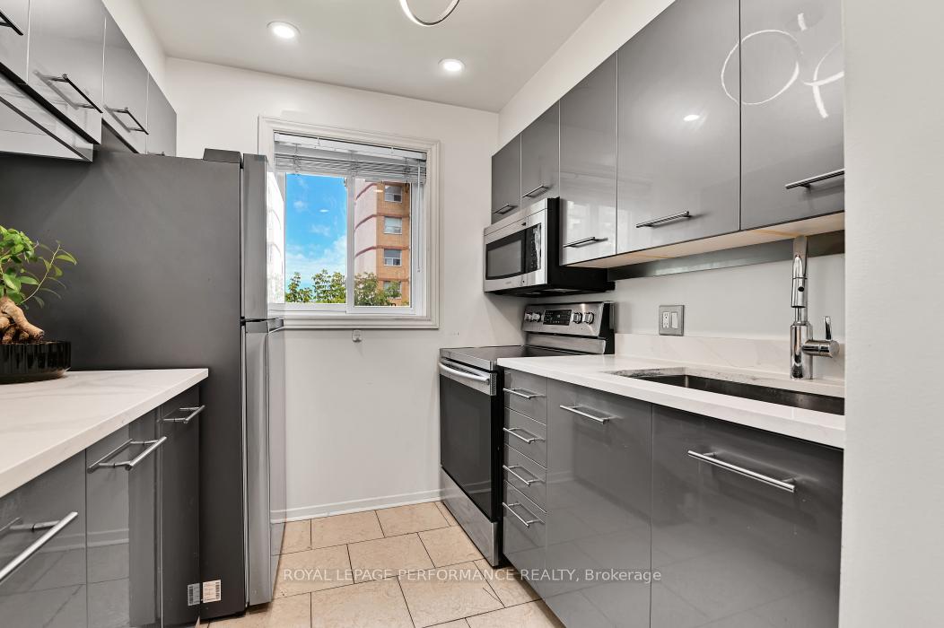 Photo 5 of Unit 409, 250 Brittany Drive, Ottawa, Viscount Alexander Park — HOMEH