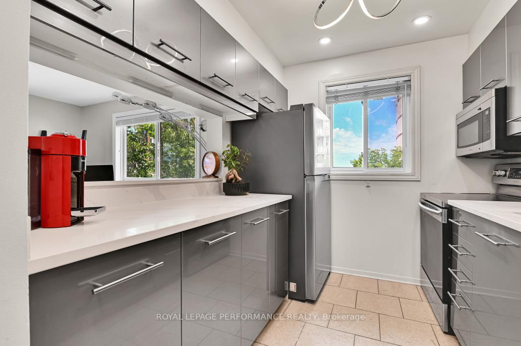 Photo 6 of Unit 409, 250 Brittany Drive, Ottawa, Viscount Alexander Park — HOMEH