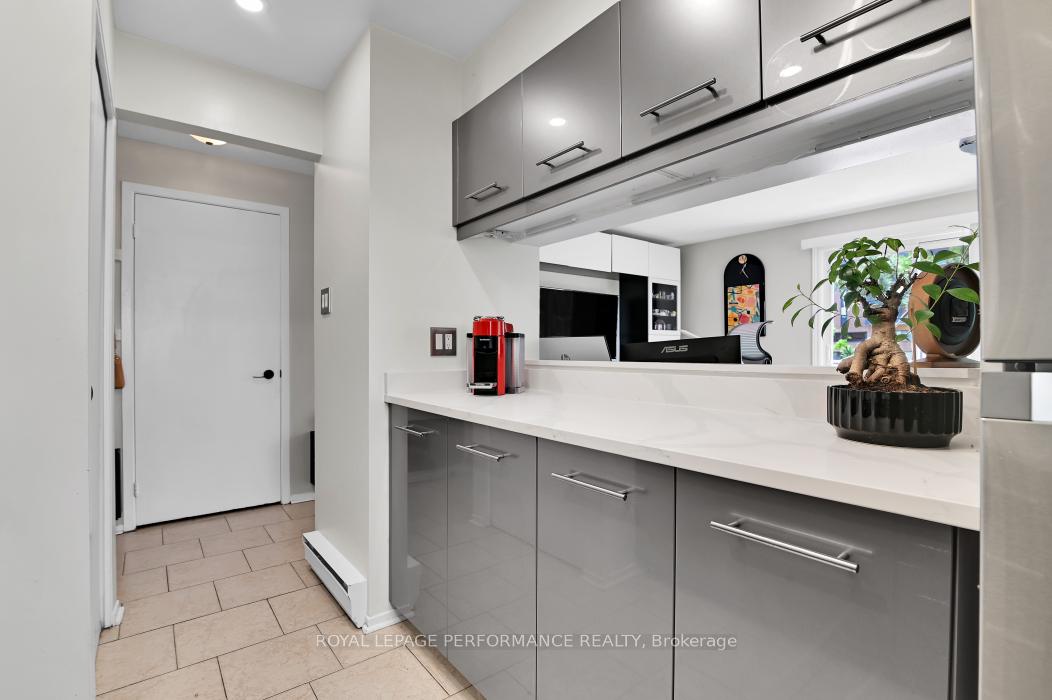 Photo 7 of Unit 409, 250 Brittany Drive, Ottawa, Viscount Alexander Park — HOMEH