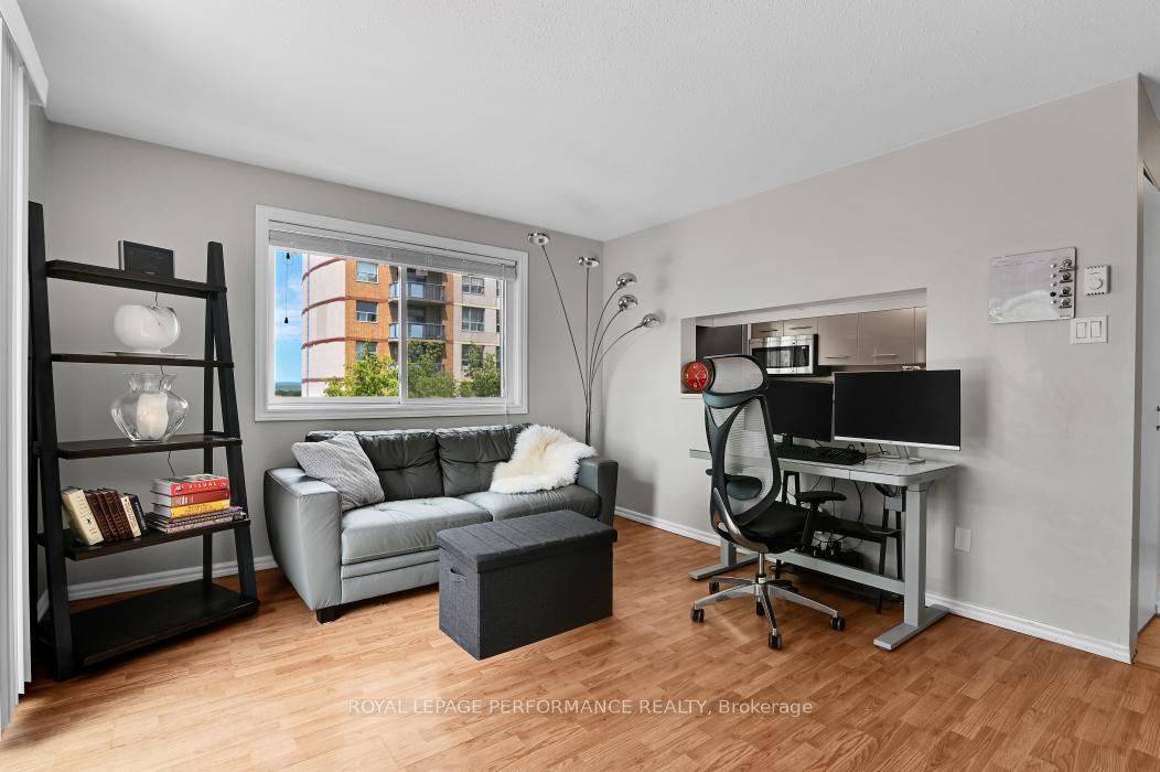 Photo 9 of Unit 409, 250 Brittany Drive, Ottawa, Viscount Alexander Park — HOMEH