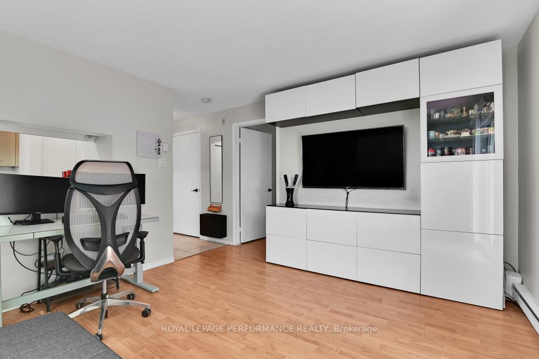 Photo 10 of Unit 409, 250 Brittany Drive, Ottawa, Viscount Alexander Park — HOMEH