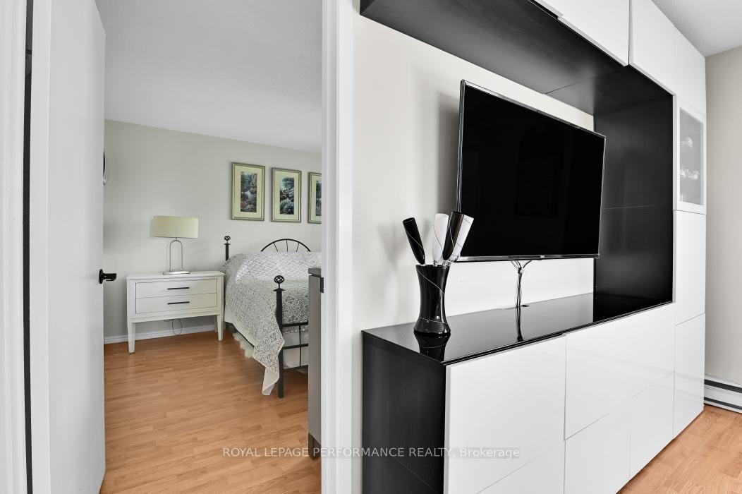 Photo 12 of Unit 409, 250 Brittany Drive, Ottawa, Viscount Alexander Park — HOMEH