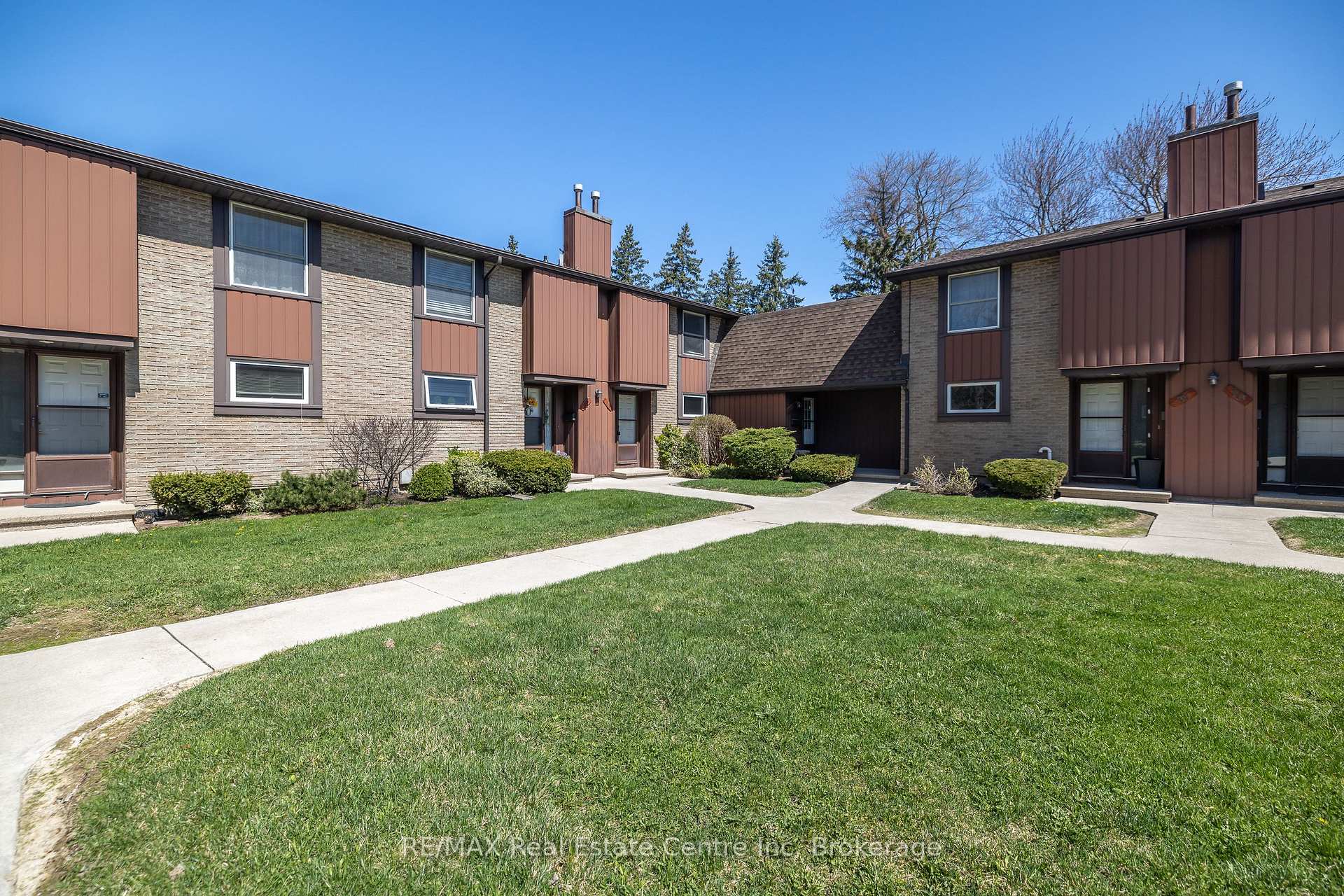 Photo 1 of Unit 31, 539 Willow Road, Guelph, Willow West/Sugarbush/West Acres — HOMEH