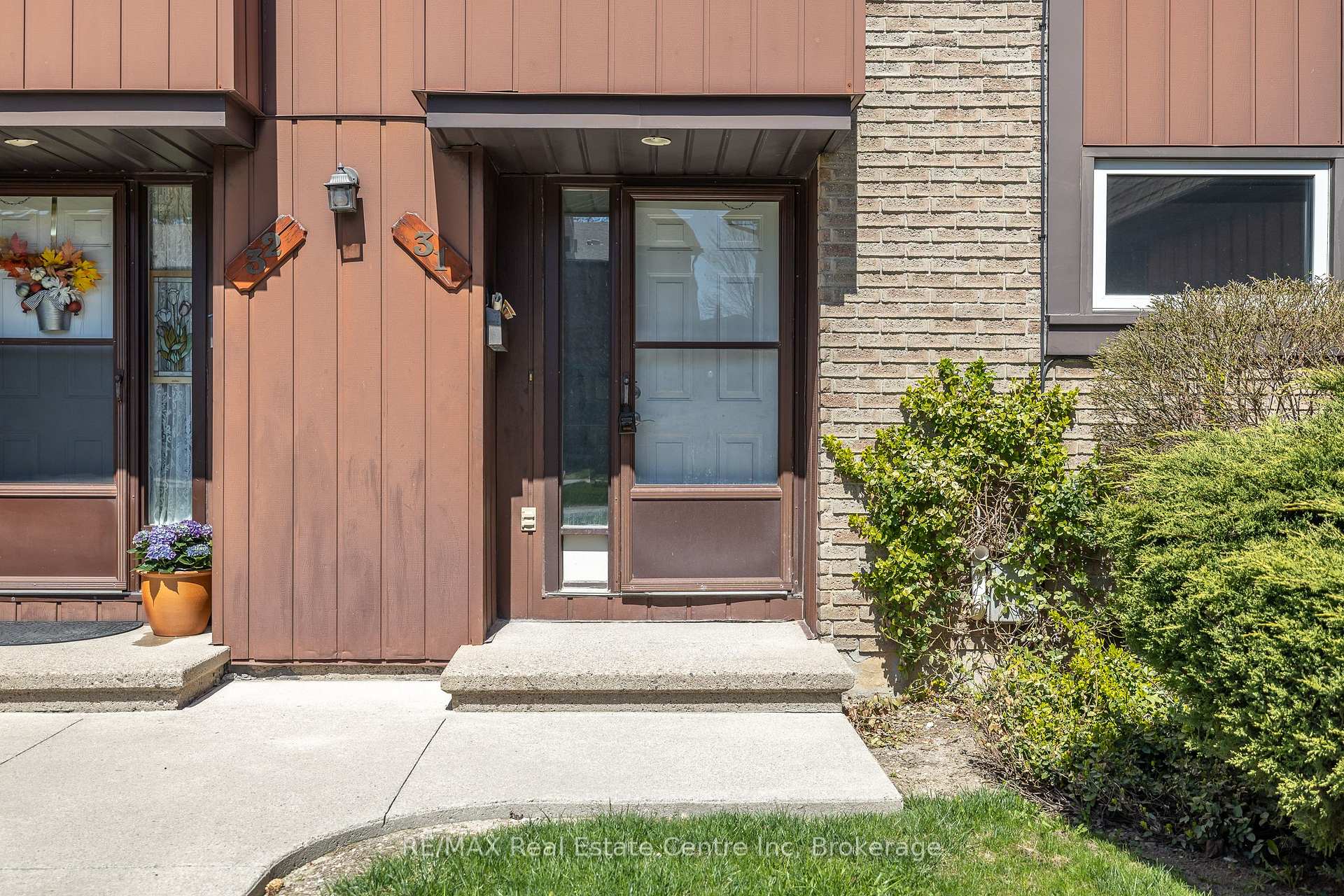 Photo 2 of Unit 31, 539 Willow Road, Guelph, Willow West/Sugarbush/West Acres — HOMEH