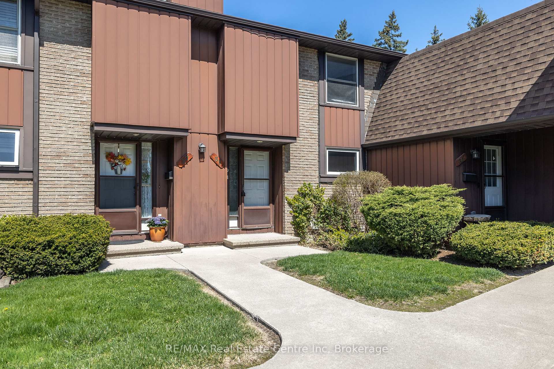 Photo 3 of Unit 31, 539 Willow Road, Guelph, Willow West/Sugarbush/West Acres — HOMEH