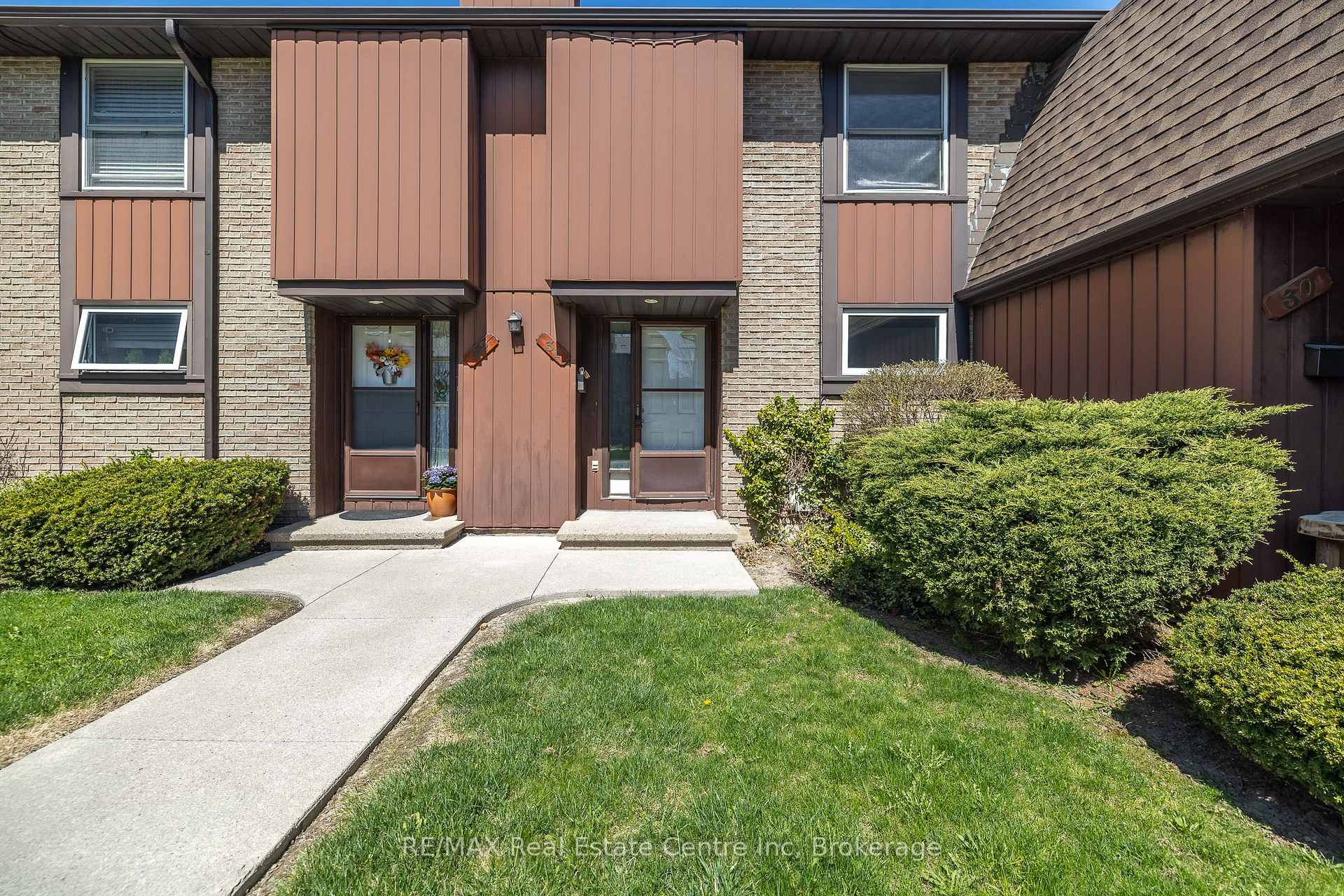 Photo 4 of Unit 31, 539 Willow Road, Guelph, Willow West/Sugarbush/West Acres — HOMEH