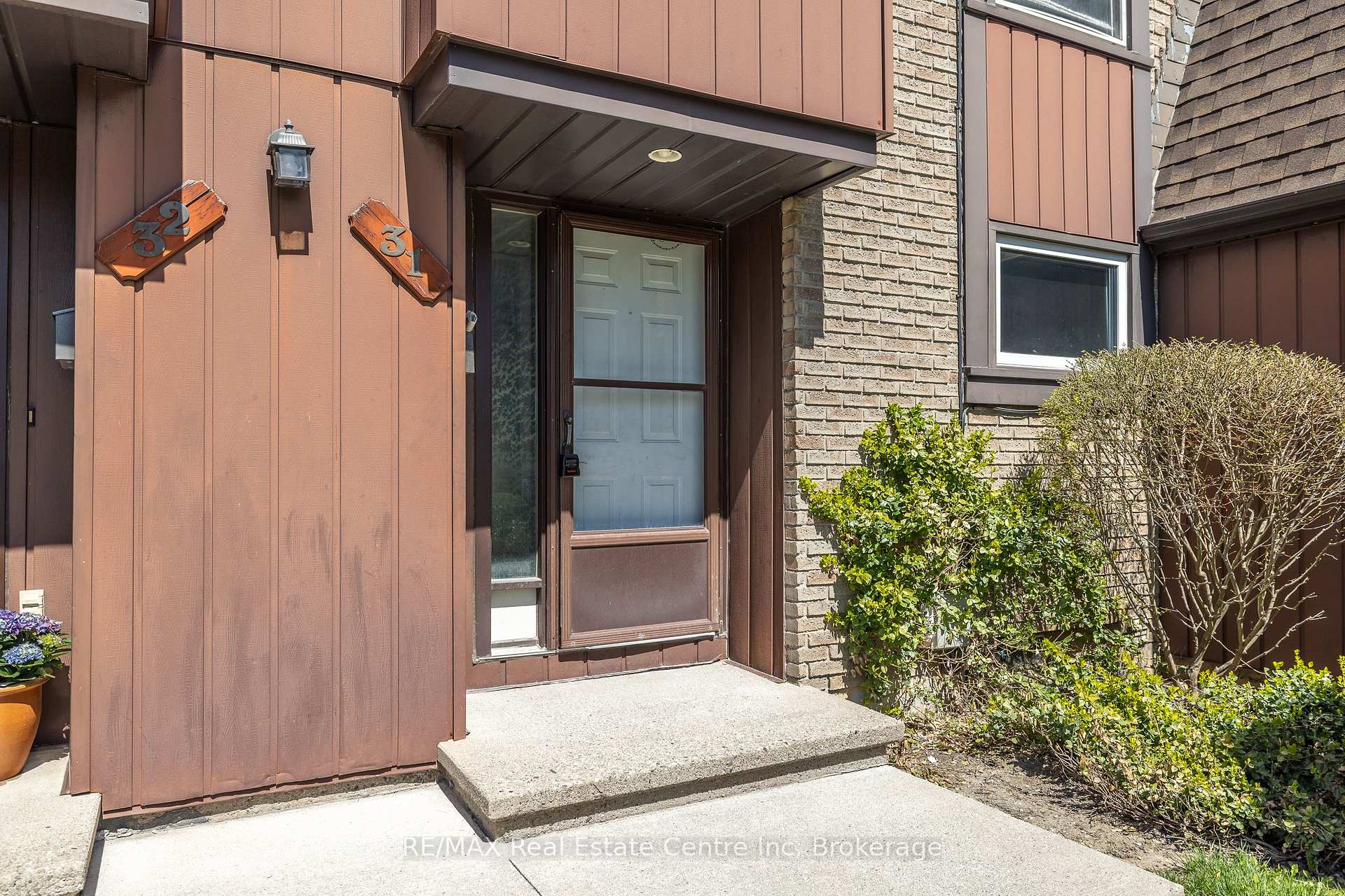 Photo 5 of Unit 31, 539 Willow Road, Guelph, Willow West/Sugarbush/West Acres — HOMEH
